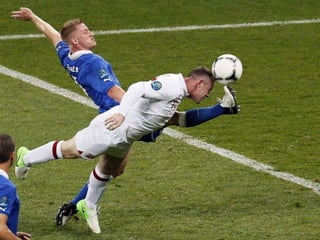 Glamour of UEFA EURO 2012 – selected stunning images and effects of UEFA EURO 2012 with Oceana’s ‘Endless Summer’