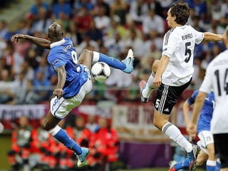 Glamour of UEFA EURO 2012 – selected stunning images and effects of UEFA EURO 2012 with Oceana’s ‘Endless Summer’