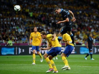 Glamour of UEFA EURO 2012 – selected stunning images and effects of UEFA EURO 2012 with Oceana’s ‘Endless Summer’