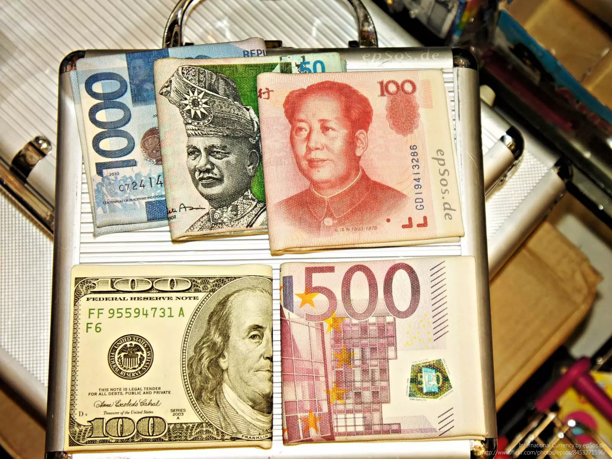 International Currency by epSos.de
http://www.flickr.com/photos/epsos/8453271596/
 