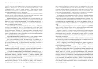 206 207
Marcadas a ferro: violência contra a mulher, uma visão multidisciplinar
escrito acusatorio. El problema es que teniendo en cuenta la situación que sufre la
mujer, es poco probable que en el momento del inicio, cargado de un enorme impacto
emocional, sea capaz de aportar las pruebas o solicitar los peritajes necesarios a realizar
en tan corto lapso de tiempo, especialmente si no cuenta con asesoramiento legal
propio, lo que sucede la mayor parte de las veces al no ser preceptivo. Con ello, si bien
el juicio se celebrará en breve muchos hechos pueden quedar impunes.
La Ley Orgánica 11/2003 de Medidas Concretas en materia de seguridad ciudadana,
violencia doméstica e integración social de los extranjeros, introduce la tercera
modificación del Código Penal en este ámbito desde la aprobación del Código de 1995.
Ahora la violencia es delito desde la primera acometida y si es habitual pasa a ser
un tipo agravado. Se cambia la ubicación del precepto que pasa a ser uno de los
comprendidos en el título VII que trata de “Las torturas y otros delitos contra la interidad
moral”.
Para dar una respuesta integral en los casos de violencia de género, la Ley 27/2003
regula la Orden de Protección pretende “unificar los distintos instrumentos de amparo
y tutela a las víctimas”, como expresa en su exposición de motivos.
A este fin se modifica el art. 544 bis de la Ley Enjuiciamiento Criminal incluyéndolo
como Medida Cautelar, siendo posible su petición no solo ante el órgano judicial sino
incluso ante las Fuerza y Cuerpos de Seguridad o las oficinas de Atención a la Víctima
que lo remitirán inmediatamente al Juez, también podrá adoptarse en cualquier otro
momento del procedimiento.
La orden de protección podrá contener medidas cautelares de naturaleza penal y
civil, aunque estas últimas tendrán una vigencia de 30 días, prorrogables por otros 30
si se ha presentado demanda de un proceso de familia.
Reitera la obligación ya existente de notificar a la víctima los actos procesales del
imputado que la afectan. Incluye la inscripción en un Registro Central para la Protección
de víctimas de Violencia doméstica.
Según datos del Observatorio adscrito al Consejo General del Poder Judicial en los
procedimientos incoados desde agosto a diciembre de 2003, la orden de protección se
acuerda en un 76 % de los casos y la medida más usada es la de alejamiento en el
58,62%, pese a que la Ley de Enjuiciamiento expresa que puede imponerse
cautelarmente al inculpado la prohibición de residir en un determinado lugar, barrio,
municipio, provincia u otra entidad local o Comunidad Autónoma, sólo se determina
en el 11,41 % de los casos y la aplicación mas generalizada al imponer un alejamiento
es una distancia de 200 a 500 metros, lo cual da al agresor un conocimiento de los
lugares por los que discurre la vida de la víctima. Un elemento centrado en la ubicación
de ella además de añadir incertidumbre sobre su cumplimiento genera una presión
más sobre la perjudicada.
meses. Se contempla también la prohibición de comunicación con la víctima o con sus
familiares y otras personas y la prohibición de volver al lugar de comisión o donde
resida la perjudicada o su familia. Amplían los sujetos a las personas que hubieran
tenido la misma relación aunque hubiera cesado, comprendiendo también la violencia
psicológica y se aclara el concepto de habitualidad.
Se establece que si se incumpliera la medida cautelar, dará lugar a la adopción de
otra que implique mayor limitación de su libertad personal, sin perjuicio de las
responsabilidades que del incumplimiento pudieran resultar.
Se añade expresamente en la Ley de Enjuiciamiento Criminal un párrafo (art. 109)
que indica que en los casos de los delitos de este tipo, el Juez asegurará la comunicación
a la víctima de los actos procesales que puedan afectar a su seguridad, pero pese al
claro mandato legal, este es uno de los aspectos en que mayor incumplimiento se
detecta en la praxis judicial cotidiana.
Como los ritmos de los procedimientos judiciales son muy lentos, la Ley Orgánica
38/2002 de reforma parcial de la Ley de Enjuiciamiento Criminal, dota de un
procedimiento para el enjuiciamiento rápido e inmediato de determinados delitos y
faltas y procedimiento abreviado, que es de aplicación para los casos de violencia
doméstica, al estimar que los mismos incluyen hechos cuya investigación ha de
resultar en principio sencilla, lo cual es sorprendente si se tiene en cuenta la complejidad
de la prueba de la violencia psíquica habitual.
Está diseñado para la realización de la instrucción en el propio Juzgado de Guardia,
con calificación inmediata y citación para juicio en un máximo de 15 días.
Llama la atención que al determinar las obligaciones de la Policía para con la
víctima y el imputado (art. 771) refiere que respecto de aquella “cumplirá con los deberes
de información a las víctimas” y en cambio respecto del denunciado “Informará en la
forma más comprensible… de los hechos que se le atribuyen y de los derechos que le
asisten”.
Y mientras obliga al Juez personalmente a informar al imputado también “de la
forma más comprensible posible”, en cambio al “ofendido o perjudicado” por el delito le
informará el Secretario sin indicar “de la forma más comprensible” (art. 775).
Si el Juez de Guardia acuerda seguir este procedimiento, en el mismo acto oirá al
Ministerio Fiscal y si no se hubiera ejercido la acusación particular el Ministerio Público
presentará de inmediato su escrito de acusación o la formulará oralmente. Puede
darse entonces conformidad inmediata o que el acusado presente escrito de defensa
en este acto o en el plazo de cinco días.
Este diseño implica una capacidad de respuesta inmediata de la víctima fin de
poder ejercer la acusación, ya que solo en el caso que desde el primer momento se
ejerza la acusación puede esta contar con un plazo de dos días para presentar su
La justicia ante la violencia de género
 