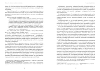 18 19
Marcadas a ferro: violência contra a mulher, uma visão multidisciplinar
Assim, nos relatos dos viajantes nos séculos dos descobrimentos e nas expedições
registradas no curso de aventuras colonialistas, são numerosas as constatações dessa
desigualdade.
Essas evidências não fornecem explicações convincentes da desigualdade de gênero,
base sobre a qual se constrói a organização das comunidades humanas. Desigualdade
que se projeta como dominante na evolução da história e nos relatos sobre os povos da
proto-história.
Dois fatos devem ser considerados nesta reflexão:
1. Hoje, a condição da mulher na sociedade escapa aos parâmetros preconceituosos
atávicos, apenas quando existem certas características socioeconômicas que lhe são
favoráveis. Claras são as evidencias de que a transformação sócio-cultural acontecida
no Ocidente modificou os valores, as normas e as ideologias da sociedade tradicional.
O processo parece também irreversível no contexto de uma sociedade global.
2. A integração massiva das mulheres na educação global e especializada mudou a
situação de acesso a instâncias de controle da informação e ao poder econômico.
Não se trata ainda de um fenômeno dominante no planeta, embora se caracterize já
como uma linha crescente da evolução social.
À luz desta situação, como e por quê, se implantou a regra da desigualdade de
gênero nos tempos remotos da história do homem?
Extrapolar hipóteses ou teorias a partir do que se conhece sobre populações
tecnicamente pouco desenvolvidas é um recurso que restringe a análise apenas a
épocasproto-históricas.Tantoadocumentaçãohistóricaquantoatradiçãooralregistram
a dependência dominante da mulher ao poder masculino. Uma dominância que chega
a ser também um poder gerenciador da especificidade da mulher no processo de
reprodução e acasalamento.
A desigualdade de gênero parece se estruturar em torno de dois fatores originais
que condicionarão, ideologicamente, essa forma de organização social da espécie
humana. São estes os controles da informação técnica, ou seja, do conhecimento, e a
solidariedade masculina na apropriação e gestão dessa informação teleonômica.2
As pesquisas sobre a evolução do gênero Homo integram dados de diversas áreas
disciplinares que convergem em explicações cada vez mais fundamentadas. Nas últimas
décadas, foram realizadas descobertas esclarecedoras no estudo do comportamento
de espécies geneticamente próximas à espécie humana. Foram feitas também
descobertas em outras espécies muito mais distantes do homem, em termos genéticos,
mas que evidenciam surpreendente capacidade de abstração especializada.
No processo de “hominização”, as diferentes mutações aconteceram sempre no
seio de uma espécie de origem. Não sendo uma exceção, o Homo Sapiens se originou
a partir de uma espécie antecessora na qual se produzira a mutação. Em conseqüência,
uma nova espécie se inicia a partir de uma bagagem biológica e cultural herdada
dessa espécie ancestral.
As pesquisas etológicas em Primatologia evidenciam a primazia sexual do macho
dominante, mas, essa primazia não aparece acompanhada de coerção sobre as fêmeas.
Essa dominância se manifesta na preferência que as fêmeas lhe outorgam na
reprodução.
Existem evidências de que, no interior de cada espécie, acham-se diferenças de
organização social em função de fatores ambientais que condicionam as possibilidades
de sobrevivência dos grupos. Esses graus de maior ou menor facilidade para alimentar
o grupo vão se traduzir no grau de restrição ou permissividade na comunidade.3
O que não resulta observável é a existência de algum tipo de discriminação no
acesso à informação social assim como nenhuma exclusão de gênero. Todos os membros
da comunidade partilham a informação que lhes permite ter melhores condições de
sobrevivência. Saber como sobreviver individualmente é garantia de sobrevivência da
espécie e do grupo. Não existem comportamentos dominantes observáveis de
segregação por gênero nos estudos realizados com diversas espécies de primatas. A
relação de solidariedade por gênero também não parece identificável. A única exceção
detectável é frente a um perigo externo, quando cada um participa da defesa segundo
sua capacidade e sua força.
Com o Homo sapiens, esse comportamento sofrerá modificações em conseqüência
do desenvolvimento de novas especificidades. Entre os atributos da espécie humana
se encontra, principalmente, o aparecimento e aperfeiçoamento da capacidade de
produzir modificações técnicas na matéria prima, permitindo-lhe, através da produção
de instrumentos, compensar suas carências de origem biológica, próprias da nova
mutação. Os humanos ocupantes das regiões de savana, sem garras nem dentes de
carnívoro e sem dispositivos que lhes permitam o deslocamento veloz, acham-se em
condições de precariedade no seu entorno. A fragilidade biológica da espécie humana
em um novo ambiente será gradativamente superada, através de sua capacidade de
observação e de adaptação, em função de suas necessidades. Para proteger o grupo, os
humanos deverão criar instrumentos substitutivos de defesa e agressão, mas deverão
também desenvolver técnicas e estratégias de utilização das armas criadas. Frente à
especialização dos animais carnívoros da savana, a especialização defensiva dos
humanos passará pelo desenvolvimento de produtos técnicos.
2
PITTENDRIGH, Colin. Perspectives in the study of biological clocks in: Perspectives in Marine Biology.
La Jolla: Scripps Institution of Oceanography, 1958.
TELEONOMIA - análise da adaptação favorável à conservação da espécie através de comportamentos,
tipo, estruturas e função, cuja existência em um organismo se deve às vantagens seletivas por elas
proporcionadas.
3
TOMASELLO, Michel. The question of Chimpazée Culture in: WRANGHAM, Richard et alli (editors).
Chimpanzee Culture. Harvard: First Harvard University Press, 1996.
Dasorigensdadesigualdadedegênero
 