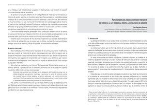 216 217
Marcadas a ferro: violência contra a mulher, uma visão multidisciplinar
a su medida, y que el especializar juzgados sin especializar a sus titulares no supone
un conocimiento real de la materia.
Se produce una nueva reforma en el Código Penal de modo que se introduce un
criterio de acción positiva en el ámbito penal que ha suscitado un encendido debate
respecto de su constitucionalidad y es que la amenaza y coacción leve, del hombre a
la mujer es delito y no a la inversa. Del mismo modo son subtipo agravado la lesión o
el maltrato del marido a la esposa. Finalmente mediante una enmienda consensuada
de todos los grupos parlamentarios se hizo extensiva tal situación cuando la víctima
sea persona especialmente vulnerable que conviva con el autor.
Continuase dando amplias potestades a los jueces para poder sustituir las penas
privativas de libertad por trabajos en benéfico de la comunidad, para suspender o no la
potestad sobre los hijos o las visitas con ellos y otras medidas cautelares.
Estamos pues ante una ley de muy buenos propósitos cuya utilidad dependerá de
los criterios de aplicación una vez mas y que al utilizar muchas fórmulas genéricas y
delegar tanto en el arbitrio judicial no supone un instrumento blindado.
AAAAA MODOMODOMODOMODOMODO DEDEDEDEDE CONCLUSIÓNCONCLUSIÓNCONCLUSIÓNCONCLUSIÓNCONCLUSIÓN
Esta realidad que se refleja como respuesta de la justicia, es preciso modificarla,
pues aun cuando la violencia de género no desaparecerá por ello, es seguro que la
situación mejorará si cesa la sensación de impunidad con la que actúan los agresores
de mujeres y son capaces de comprender que el respeto a sus derechos que nuestro
ordenamiento salvaguarda como esencial, no impide la aplicación del justo castigo
que puedan merecer.
Amnistía Internacional en su informe “No hay excusa” (Violencia de género en el
ámbito familiar y protección de los derechos humanos de las mujeres en España)
noviembre 2002, indica en sus conclusiones:
Anmistía internacional hace hincapié en la obligación del Estado de actuar con la
debida diligencia para prevenir, investigar y sancionar los actos de violencia contra
las mujeres, lo que incluye, asegurar un acceso adecuado a la justicia, protección
oportuna y efectiva, reparaciones justas, medidas para superar la experiencia sufrida
y salvaguardas para garantizar procesos no discriminatorios.
Por último únicamente mencionar que el Pacto Internacional de Derechos Civiles
de 1966 exige a los Estados respetar y proteger el derecho a la vida, el derecho de toda
persona a no ser torturada ni ser sometida a tratos crueles, inhumanos o degradantes
y el derecho a la seguridad personal.
AAAAACTUACIONESCTUACIONESCTUACIONESCTUACIONESCTUACIONES DELDELDELDELDEL ASOCIACIONISMOASOCIACIONISMOASOCIACIONISMOASOCIACIONISMOASOCIACIONISMO FEMINISTAFEMINISTAFEMINISTAFEMINISTAFEMINISTA
ENENENENEN TORNOTORNOTORNOTORNOTORNO AAAAA LALALALALA LEYLEYLEYLEYLEY INTEGRALINTEGRALINTEGRALINTEGRALINTEGRAL CONTRACONTRACONTRACONTRACONTRA LALALALALA VIOLENCIAVIOLENCIAVIOLENCIAVIOLENCIAVIOLENCIA DEDEDEDEDE GÉNEROGÉNEROGÉNEROGÉNEROGÉNERO
Luz Sanfeliu GimenoLuz Sanfeliu GimenoLuz Sanfeliu GimenoLuz Sanfeliu GimenoLuz Sanfeliu Gimeno
INSTITUT UNIVERSITARI D´ESTUDIS DE LA DONA/UNIVERSITAT DE VALÈNCIA/MARXA MUNDIAL DE
DONES DEL PAÌS VALÈNCIA. PROFESSORA DA UNIVERSITAT JAIME I DE CASTELLÓ, ESPANHA
1. I1. I1. I1. I1. INTRODUCCIÓNNTRODUCCIÓNNTRODUCCIÓNNTRODUCCIÓNNTRODUCCIÓN
La percepción de cómo se van produciendo los cambios en las mentalidades sociales,
enlavidacotidianayportantoenlasrelacionesentrelossexos,resultaconfrecuenciauna
tareapocovisible.
Lo cotidiano y todo lo que se refiere al ámbito de la privacidad, bajo su apariencia de
repeticióninalterable,senosmuestracomolonatural,locomún,aquelloquesucedecomo
siempre ha sucedido, puesto que es la expresión de la normalidad en el sentido de aquello
próximo a la norma socialmente aceptada1
.
En estas reiteraciones de hábitos, conductas y valores culturales, la crudeza de la
violencia de género constituye una clara muestra de cómo, en una parte de la sociedad
española, continúan arraigados determinados estereotipos patriarcales respecto a la
masculinidad y feminidad que se consideran “naturales” y se concretan en frases como:
“en las peleas de pareja no se puede intervenir”, “las mujeres que se dejan maltratar es
porque quieren”, “estas cosas han sucedido siempre” o “estamos ante dramas pasionales
aislados”.
Estasideasque,enlosúltimosaños,hanestadocirculandosinquedesdelasinstituciones
o los medios de comunicación se les dieran una respuesta contundente, en realidad
significaba que a las mujeres no se les atribuía valor social suficiente para que la sociedad
tuvieraqueaplicartodoslosrecursosdisponiblesparahacerfrentealasituación.Elhecho
de que la violencia se ejerciera en el domicilio que y la relación de las mujeres con los
agresores se basase en vínculos afectivos, hacia considerar que el problema remitía al
1
Como afirman Buñuel y Denche, “la cotidianidad se convierten en procesos rituales de conversión de
lo significativo y heterogéneo en habitual y no conflictivo. De este modo, actúan a modo de conductor
de un orden social y de su ámbito ideológico, convalidándolo a través de sucesiones lineales.” BUÑUEL,
A. & DENCHE, C. Repercusiones de la ordenación urbana en el uso cotidiano de la ciudad in: GARCIA
BALLESTEROS, A. (edic.). El uso del espacio en la vida cotidiana. Madrid: Universidad Autónoma de
Madrid, 1986. p.184.
 