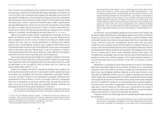 66 67
Marcadas a ferro: violência contra a mulher, uma visão multidisciplinar
entre os homens não significa que a ele as mulheres não oponham resistência. Como
já se patenteou, sempre que há relações de dominação-exploração, há resistência, há
luta, há conflitos, que se expressam pela vingança, pela sabotagem, pelo boicote. No
caso específico de Beauvoir, a crítica é ainda mais injusta, porquanto ela, comentando
idéia expressa por Levinas no ensaio Le Temps et l’Autre10
, afirma:”Suponho que Levinas
não esquece que a mulher é igualmente consciência para si. Mas é impressionante
que adote deliberadamente um ponto de vista de homem sem assinalar a reciprocidade
do sujeito e do objeto. Quando escreve que a mulher é mistério, subentende que é
mistério para o homem. De modo que essa descrição que se apresenta com intenção
objetiva é, na realidade, uma afirmação do privilégio masculino” (p. 10-11, nota 1).....
Beauvoir é acusada de negar à mulher a capacidade de transcender, de tratá-la
apenas na imanência, quando, na verdade, está longe de proceder desta forma. Ao
usar as categorias de ser-em-si e para-si, de Sartre (1997), Beauvoir trabalha o dado
histórico da mulher como ser vivendo grandemente na imanência, mas também
capaz de viver a transcendência. Lembra-se, aqui, o pequeno conhecimento que se
tinha da história das mulheres no pós II Guerra Mundial, de suas lutas cotidianas para
resistir à dominação masculina. Mesmo assim, o que era conhecido é utilizado e
mencionado explicitamente. Nos casos de Hartmann , Rubin e Mitchell, este pequeno
conhecimento contou menos, mas, ainda assim, não foi desprezível.....
Há um ponto importante de aproximação entre Jónasdóttir e Pateman..... Com efeito,
afirma a primeira:”O que resulta novo na história do domínio masculino ou patriarcado
é que o poder dos homens em relação às mulheres já não se pratica tanto em virtude
da paternidade ou da instituição do chefe da família como em virtude de ‘sua
masculinidade adulta coletiva’ “11
(p. 110).
Embora não satisfaça inteiramente à perspectiva adotada neste trabalho e em
outros da mesma autora (do nó presente no patriarcado-racismo-capitalismo), há que
se reconhecer que Jónasdóttir não menciona a problemática “articulação” (KERGOAT,
1982) entre o privado e o público, entre a reprodução e a produção, trabalhando mais
proximamente à linha de Bertaux..... O termo “articulação” denuncia a implantação
deste tipo de pensamento na teoria dos sistemas duais, recusada pela autora em
pauta, o que vai ao encontro das idéias aqui esposadas. Ademais, realizando uma
apreciação da teoria de Tormey, declara Jónasdóttir, criticando-o:::::
... do meu ponto de vista, não logrou capturar completamente o mais vital, as dinâmicas
reais do processo de exploração sócio-sexual e não explicou claramente quem são as
partes importantes nesta relação” (p. 142). ...a exploração sócio-sexual não é só uma
questão de trabalho ou tarefas domésticas divididas desigualmente. (...) As
circunstâncias que permitem a existência deste tipo de acordo se inserem em uma
relação de poder assentada mais profundamente; uma relação de apropriação e
compromisso. Requer-se das mulheres (...) que concedam seus poderes vitais, que
estejam totalmente disponíveis, sem poder de controle ou com muito pouco. Se as
mulheres desejam aceder às fontes reprodutivas da vida sócio-sexual, se desejam ser
capazes de crescer como seres sociais independentes, como indivíduos mulheres,
devem fazê-lo mais ou menos dentro dos limites da submissão. (...) Segundo minha
opinião, a oposição principal dá-se entre a mulher/esposa e o homem/marido. (p. 147-
148).
Ao reconhecer como privilegiada a posição social do homem como marido e dar
primazia à relação homem/marido-mulher/esposa, apóia-se certamente, em Pateman
da qual usa, em seu livro, nove trabalhos. Efetivamente, a análise de Pateman revela
a dimensão mais profunda e essencial do patriarcado dando-lhe um significado sobre
o qual a maioria de suas (seus) utilizadoras(es) ignoram. Além disto, esta autora
ressignifica outras questões, presumivelmente apenas circundantes. Imputa-se, via
de regra, uma responsabilidade quase exclusiva à socialização sofrida pelas mulheres
a submissão destas. Pateman dispõe de outro argumento. “A percepção que as mulheres
têm de si mesmas não é, como muitas explicações famosas fazem supor, uma
conseqüência da ‘socialização’; pelo contrário, sua consciência reflete exatamente sua
posição estrutural como mulheres e esposas. (...) Um marido expressou claramente a
lei do direito sexual masculino ao comentar: ‘eu não tenho um cachorro, eu mesmo
lato’ “ (p. 210).
Obviamente, a socialização faz parte deste processo de se tornar mulher/esposa.
Mas não se trata apenas daquilo que as mulheres introjetam em seu inconsciente/
consciente. Trata-se de vivências concretas na relação com homens/maridos. Tanto
assim é que, nas sociedades ocidentais modernas, a mulher perde direitos civis ao
casar. Data de 27/08/1962, no Brasil, a Lei 4.121, também conhecida como estatuto da
mulher casada. Até a promulgação desta lei, a mulher não podia desenvolver atividade
remunerada fora de casa sem o consentimento de seu marido, dentre outras limitações.
Era, literal e legalmente, tutelada por seu cônjuge, figurando ao lado dos pródigos e
silvícolas, quanto à sua relativa incapacidade civil. Ainda hoje, não tem o direito de
viajar para o exterior levando um filho menor sem o consentimento do marido. A
propósito desta questão, evoca-se o já citado texto de Mathieu, no qual ela trabalha,
ampla e profundamente, a “consciência dominada” das mulheres.
A teoria do contrato, com efeito, lança muita luz na análise da dominação masculina.
Afirma Pateman:::::
As mulheres têm que entrar no contrato de casamento, mas o contrato sexual exige
que elas sejam incorporadas à sociedade civil em bases diferentes das dos homens.
Estes criam a sociedade civil patriarcal e a nova ordem social fica estruturada em
10
“O sexo não é uma diferença específica qualquer ... A diferença dos sexos não é tampouco uma
contradição ... Não é também a dualidade de dois têrmos complementares, porque êsses dois têrmos
complementares supõem um todo preexistente ... A alteridade realiza-se no feminino. Têrmo do mesmo
quilate mas de sentido oposto à consciência”, apud Beauvoir, ipsis litteris.
11
Expressão tomada de empréstimo de Rubin (1975, p. 168).
Gênero e patriarcado: a necessidade da violência
 