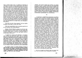fugia e cometia algum crime, as condícées de liberdade de
círculacáo se tornavam, durante algum ternpo, mais severas
para muitos pacientes; no entanto, nesses casos em que a
acño de um fazia com que para muitos fosse mais difícil
conseguir "tratos" com a administracáo, aparentemente nao
havia medidas de vinganca contra os transgressores'P. A!ém
disso, a "seguranca" da vida íntima parecia fraca. Uro internado que decidisse fugir poderla, com seguranca, revelar
isso a um ou dais amigos, mas um grupo de cinco ou seis
nao merecia confíanca no caso de informacáo secreta. Em
parte, Isso se devia ao fato de que os psiquiatras da equipe
dirigente afirmavam que, no interesse de sua terapia, uro
paciente deveria contar tudo; devia-se fambém a urna extensáo característica desse princípio, pois muitos pacientes
pensavam que poderiam melhorar gua posicáo psiquiátrica
ao denunciar seus amigos. Por isso, nao era surpreendente
ouvir uro funcionário de recreacáo dizer, com resignacáo e
benevolencia:

vece sabe, sao como criancas pequenas. Lago que alguém
faz alguma coisa errada, os outros vém contar.
Nem seria supreendente ouvir as seguintes palavras de
um dos pacientes mais empreendedores:
Durante a Série [do Mundo], qualquer um pode fazer negócic clandestino aqui na cantina. Nunca faco ísso, porque aqui
há muitos espióes, negros e brancos, e a gente nao pode ter
conñanca em ninguém. Se querc fazer urna jugada, telefono e
a tarde alguém vem buscá-Ia.
I
A ausencia de controle social informal e a já mencionada ausencia de cooperacáo ampla entre os pacientes
devem ser consideradas, em conjunto, como prava de fraca
organizacáo social informal entre os pacientes, A psiquiatria
pode explicar ísso com o argumento de que' os doentes
mentais, por definícáo, sao incapazes de manter ordem e
solidariedade comuns, uma expllcacéc que, todavia, nao
explica muíto bem a anomia em prísóes e ero alguns campos de concentraeáo, De qualquer forma, é interessante
procurar outras explicacóes, Urna delas diría que os pacientes do Hospital Central apresentavam pouca solidariedade
(167) Durante a pesquisa, um alcoólatra internado, que muitos pacientes consideram "írrttadtco", fu. com que duas estudantes de enfermagem, muito aceitas pelos pacientes. fossem beber com ele na comunidado
local. As mocas foram apanhadas e despedidas antes do término de seu
curso, enquanto o paciente voltou para uma enfermaria pior. Pensei que
o paciente sofreria ostrac1smo por esse ato; na realldade, embora multos
pacientes o condenassem em sua ausencia, aparentemente nio bouve
qualquer a~30 contra ele por parte dos pacientes.

244

"reativa": em vez de se unirem para sustentar sua posi9ao
de pacientes contra o mundo tradicional, procuravam, em
igrejinhas e díades, definir-se como normaís, e definir muítos dos outros 'pacientes como loucos. Ero resumo, poucos
pacientes sentiam orgulho de serem pacíentes-", A solidariedade reativa tornava-se ainda mais fraca pelo "fato de que
era difícil definir todas as pessoas da equipe dirigente como
duras e coercitivas, ainda que as condícóes na enfermaria
constantemente apresentassem tals características.

VI
Aa descrever a amplitude de ajustamentos secundários
empregados pelos pacientes no Hospital Central, tentei criar
conceitos com os quais fosse possível descrever, também,
ajustamentos secundários em outros estabelecimentos. A
unidade de descrícáo foi determinada por uro interesse por
análise comparativa, e nao por drama. Assim, o fluxo da
atividade dos pacientes no Hospital Central foi dividido em
pecas pequen as e independentes, o que permitiria a comparacáo, Por isso, pode ficar a impressáo de que os pacientes
passavam o dia todo em estratagemas pueris e gestos tolos
que permitissem melhorar o seu destino, e que nada existe
de incoerente entre essa exlbicáo patética e nossas nocóes
tradicíonais do doente mental como "insano". Por isso desejo dizer que, na prática real, quase todos os ajustamentos
secundários descritos eram realizados coro um ar de decísáo
inteligente e realista, suficiente, urna vez conhecido o contexto global ern que se manifestavarn, para fazer com que
um estranho se "sentisse em casa", numa comunidade
muito mais semelhante do que diferente das outras que já
conheceu antes. Existe uma.conhecida expressáo que diz ser
impossível fazer urna separacáo nítida entre pessoas normais
e doentes mentáis: ao contrário, há uro continuo que vai
do cidadáo bem ajustado, num extremo, ao psicótico total,
no outro. Preciso dízer que, depois de um período de aclimatacáo num hospital psiquiátrico, a nocáo de um contínuo
parece muíto arrogante. Urna comunidade é urna comunídade, Assim como é bizarra para os que dela nao particípam, é natural, ainda que indesejável, para os que lá estáo.
O sistema de combinacóes que os pacientes tém entre si
nao está no extremo de coisa alguma, mas dá um exemplo
de associacáo humana, que sem dúvída deve ser evitada,
mas também registrada, pelo estudioso, juntamente coro
outros tipos de associacáo que pode coligir.
(168) Isto Coi sugerido por WiIliarn R. Srnith, que realízou trabalhos (ainda nao publicados) sobre a solidariedade dos internados.

245

/

 