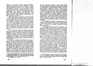 ,
definido de outra forma ero nossa socíedade, e porque o
poder que o psiquiatra tem sobre o paci~nte.. nao é faSilmente entendido como algo que fosse atribuído a alguem
que soubesse tao pOUC037 • As vezes, o psiquiatra se t~rna
"o defensor dos pacientes", concordando coro suas querxas
quanto áquilo que a ínstítuicáo está fazendo para eles e
apresentando crítica aberta ao estabelecimento dian~e
deles. Se nao aceita nenhuma dessas alternativas, o PSIquiatra pode, pelo menos, tornar-se cético quant? ao seu
papel no hospital, e assim protege a si mesmo, ainda que
nao proteja seus pacientes'",
Além desses modos de adaptacáo que incluem projetos
de carreira, encontramos adaptacóes de um tipo mais difuso
e mais ideológico em que os vários níveis da equipe dirigente particípam. Tudo se passa como se o dilema do servíco constituísse urna chaga no sistema social do hospital,
e, ero torno dessa chaga, se gastam energías intelectua~s
para criar urna pele protetora de palavras, crencas e senumentos. Qualquer que seja a sua origem, o sistema resultante de crencas serve para acentuar e estabilizar a definí~ao de servico médico da situacáo. Aqui ternos, ero miniatura, uro exernplo da relacáo entre pensamento e posicño
social.
Talvez o caso mais evidente de ideologia institucional
possa ser encontrado no trabalho de relacées públicas que,
atualmente, é bem característico dos hcspitais psiquiátricos.
Exposícóes nas salas de entrada, folhetos de orientacáo,
revistas da ínstituicáo, equipamento que pode ser mostrado
ao público, novas terapias - essas fontes de definicóes da
situacáo esperam os pacientes, os seus parentes, e visitantes,
confirmando as afirmacóes evidentes de urna orientacáo de
servíco médico.
Além disso, nos hospitais psiquiátricos ternos urna 00l~io de histórias tradicionaís ruja narrativa exemplifica a
validade da perspectiva empregada pela equipe dirigente.
Tais bistórias contam quantas vezes um paciente recebeu
precocemente alguns prívilégios, ou teve alta contra a opiniáo dos médicos, e depois praticou assassinatos ou suicídio.
Os auxiliares tero piadas para mostrar a natureza animal
dos pacientes. Os membros da equipe dirigente que freqüentam conferencias de diagnóstico tero piadas sobre os
pacientes - por exemplo, uro paciente que solenemente
afirmava que estava curado, mas depois disse que era um
agente do FBI. Há, histórias de pacientes que pedem para
(37)

ficar em enfermarias trancadas, ou que praticam delitos
evidentes, a fim de nao terem alta. Existem outras hist6rias
de "pré-pacíentes" que apresentavam síntomas cada vez
mais complexos e perigosos de psicose, até que os outros
finalmente se convencessem da doenca e providenciassero
a hospítalizacáo: nesse momento, os pacientes conseguiam
reduzir sua sintomatología, pois tinham conseguido comunicar sua necessidade de auxilio. Finalmente, existem as
histórias comoventes de pacientes impossíveis que finalmente chegaram a formar urna boa relacáo com uro médico
compreensivo e, a partir desse momento, apresentaram urna
melhora notável. Tal como ocorre coro outros con tos moralistas, tais histórias de afinidade parecem centralizar-se na
comprovacáo da integridade da posícáo aceita pela equipe
dirigentew.
As conseqüéncías ideológicas ou interpretativas da atividade da administracáo parecem focalizar dais problemas,
a natureza dos pacientes e a natureza da atividade do hospital, e nos dois casos Se acentua a definícáo de servíco
médico da situacáo.
A ínterpretacáo básica do paciente é a seguinte: se ele
fosse "ele mesmo", voluntariamente procuraria trataroento
psiquiátrico e voluntariamente se subroeteria a este, e, quando preparado para a alta, confessaria que seu eu verdadeiro
tinba sido tratado tal COmo realmente desejava ser tratado.
Aqui existe urna variacáo do princípio do tutor. A nocáo
interessante de que o paciente psicótico tem uro eu doente
e, subordinado a este, um eu relativamente "adulto", "intato" ou "náo-atingido" leva a nocáo de tutor uro passo
adiante, pois encontra na estrutura do ego a divisáo entre
objeto e cliente, exigida para completar a tríade de servico.
Aqui, o registro de caso desempenha uro papel. Dá um
recurso para construir sistemáticamente urna imagem do
passado do paciente que demonstra uro processo de doenca
que lentamente se infiltrou ero sua conduta, até que esta
conduta, como uro sistema, se tornou inteiramente patológica. A conduta aparentemente normal é vista como apenas
urna máscara ou escudo para esconder a doenca essencia1.
Um título geral atribuído patologia - por exemplo, esquizofrenia, personalidade psicopática etc. - e isso dá
urna nova ínterpretacao do caráter "essencial" do pacientes".
Quando interrogados, alguns especialistas admitiráo, naturalmente, que tais títulos de síndromes sao vagos e duvidosos, empregados apenas para cumprir os regulamentos de
é

Para um comentárío sobre o recato verbal no contexto dos car-

gos mais elevados do hospital, ver A. H. STANTON, Problems in Analysis
01 Therapeutic Implications of the Institutional Milieu, em Symposium
on Prellentive and Social Psychlatry, walter Reed Arrny lnstitute of Research, Wa&hington, D. e., (15-17 abril, 1957), p. 499.
(38) BEUNAP. op. cu., p. 200.

a

(39) Evidentemente, os pacientes tem seu conjunto de contos exempiares, quase que igualmente capazes de desacreditar a equipe dirigente.
(40) A psícolegia social do caráter "essencíal" percebido to¡ desenvolvida recenternente por Harold Garfinkel, numa séríe de artígos aínda
inéditos, aos quais muito devo.

302

303

7

 