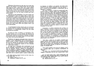 ~eitavam.se

duas pessoas em cada cama. E era muito desa-

gradável. P?r exemplo, se uro homem morria, nao era retirado
senao depcis de vinte e quatro horas, pois o grupo evidentemente desejava obter a ra!;ao de.páo e sopa destinada a essa pessoa". Por ISSO, a morte s6 era declarada vinte e quatro horas
depois, de forma que sua racáo nao fosse suprimida. E por isso
a gente precisava ficar todo esse tempo na mesma cama com a

pessoa morta42•
~tá~amos no nivel intermediário. E era urna sltuacño terrível, principalmente a noite. Em primeiro lugar, os martas estavaro ~escarnados e tinham urna aparencia horrível. Quase todos
se sujavam no momento da morte e isso nao era um acontecímento muito estético. Muito freqüentemente vi esses casos no
acampamento, nas barracas das pessoas doentes. As pessoas que
morriarn de feridas fleimosas e supuradas, coro as camas cheias
de pus, estavam juntas com alguém cuja ooenca era talvez mais
b~D1~na~ que. talvez tivesse apenas urna pequena ferida e que

ficaria ínteccíonadass,

.
fOI
tes
em

A c?nta~na~áo de fic~a~ deitado perto do moribundo
tambe~ citada em relatórios sobre hospitais para doenmentaisw, e a contaminacáo cirúrgica tem sido citada
documentos de prisáo:

~o quarto de vestir, as ataduras e os instrumentos cirúrcoso ficam expostos ao ar e ao p6. George, que procurara uro
asslsten!.e ?ara. tratamento de furúnculo no peSCO!;O, foi operado
com um bisturí usado, uro momento antes, no pé de uro homem
e que depois disso nao fora esterílizadoss.
'

. Finalmente, em algumas ínstituícóes totais o internado é
ou intravenosos, desejados ou ?ao, e a comer,! alimento, por menos agradável
que este seja, Quando um Internado se recusa a alimentar-se, pode haver contaminacáo imposta de suas entranhas
por "alimentacáo toreada".
Já sugeri. 9-ue o inte~nado sofre mortificacáo de sea
eu por exposl~ao contaminadora de tipo físico, mas isso
deve ser ampliado: q~ando a agencia de contaminacño
outro se.r humano, ? Internado é ainda contaminado por
c~ntato.lDt~rpessoal Imposto e, conseqüentemente, urna relacao sOCI~1 Imposta. (De forma semelhante, quando o internado deixa de ter controle quanto a quem o observa em
o~ngado a t~mar medicamentos orais

sua desgraca, ou conhece O seu passado, está senda contaminado por urna relacáo obrigatória com essas pessoas pois é através de tais percepcóes e conhecimento que se
exprimern as relacóes.)
Em nossa socledade, o modelo de contaminacáo ínterpessoal é talvez a violacáo; embora haja "perseguicáo" sexual nas instituicóes totais, estas apresentam muitos outros
exemplos menos dramáticos. No momento da adrnissáo, os
bens de urna pessoa sao retirados e indicados por um funcionário que os enumera e prepara para armazenamento.
O internado pode ser revistado até o ponto - muitas vezes
descrito na literatura - de uro exame retal 4G• Posteriormente, durante sua estada, pode ser abrigado a sofrer exames em sua pessoa e em seu dormitério, seja de forma rotineira, seja quando há algum problema. Em todos esses
casos, tanto o examinador quanto o exame penetram a intirnidade do indivíduo e violam o território de seu eu. Segundo a sugestáo de Lawrence, mesmo os exames rotineíros podem ter esse efeito:

pobre homem e nao ofendé-Io47 .
Além dísso, o hábito de, em pnsoes e hospitais para
doentes mentáis, misturar grupos etários, étnicos e raciaís,
.pode fazer com que o internado sinta que está sendo contaminado por contato COm companheiros indesejáveis. Uro
preso coro formacáo ginasial, ao descrever sua entrada na
prisáo; dá exemplo disso:
Outro guarda apareceu com uro par de algemas e me ligou o pequeno judeu, que se lamentava humildemente: em
Yiddish48 •••
De repente, tive o pensamento horrível de que poderla ser
obrigado a compartilhar urna cela com o pequeno judeu e fiquei
(46) Por exemplo, LOWELL NAEVE, A Field 01 Broken stones, Glen
Gardner, New Jersey. Libertarian Press, 1950, p. 17; KoGoN, op. cit.,
p. 67; HOLLEY CANYINE e DACHINE RAINER, Prtson Stíquette, Bcarsville,
New York. Retort Presa, 1950, p. 46.
(47) LAWRENCE, op, cit., p. 196.
(4'8) HECKSTALL-SMITH.' op. cit., p. 14.

(42) 80flER., David P. 1 Did Not Interview the Dead Urbana, University of Illínoís Presa, 1949, p. SO.
.
(43) lbid., p. 50.
(44) JOHNSON e Docns, op. cit., p. 16.
(45) DENflRlCKSON e THOMAS, op. cít., p. 122.

34

iiiiIiiiilIiiiiliiiiiiiiiiiiiiiiiiiiiiiiiiiiiiii

"

Antigamente, os soldados precisavam tirar as botas e as
meias, e apresentar os pés para o exame de um oficial. Quem se
abaixasse para olhar, recebia um pontapé na boca. Havia também a rotina dos banhos, um certificado de seu suboficial de
que vece tinha tomado um banhc durante a semana. Uro banho!
E com os exames de equipamento, de quarto e de utensílios,
todas as desculpas para que os oficiais mais rigorosos dirigissem
ofensas aos soldados, e os intrometidos se enfurecessem. Na
verdade, é precio ter multo tato para interferir na pessoa de um

é

~_I

".',

35

.....

¡:-~· · ~1IIlIliiIilÍIÍí~
"., .

,:'i:

_

 
