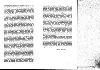 mundo social do internado em hospital, na medidaem que
esse mundo é subjetivamente vivido por ele. Comecei o
trabalho como assistente do diretor de atletismo, - quando abrigado a confessar ser um estudante de recreacáo e
vida comunitária - e passava odia c,om os pacientes, evitando cantatas com a equipe médica e sem ter chave para
sair do local. Nao dormia nas enfermarias, e a dírecáo
central do hospital sabia quais os meus objetivos.
Acreditava, e continuo a acreditar, que qualquer grupo
de pessoas - prisioneiros, primitivos, pilotos ou pacientes
- descnvolve urna vida própria que se torna significativa,
razoável, C' normal, desde que vecé se aproxime dela, e que
urna boa forma de conhecer qualquer desses mundos é submeter-se a cornpanhia de seus participantes, de acordo coro
as pequen as conjunturas a que estáo sujeitos.
Sao evidentes os limites de meu método e de sua aplicacao: nao fiquei, sequer nominalmente, internado, e, se
o tivesse feíto, minha amplitude de movimentos e papéis e,
conseqüentemente, meus dados, teriam sido ainda mais limitados do que o sao. Como desejava obter dados etnográficos com relacáo a determinados aspectos da vida social dos
pacientes, nao empreguei os tipos usuais de medidas e controles. Supus que o papel e o tempo exigidos para reunir
dados estatísticos necessários a algumas añrmacóes impediriarn que eu obtivesse elementos sobre a estrutura da vida
dos pacientes. Meu método tem ainda outras limitacóes,
A interpretacáo do mundo dada por um grupo atua de
modo a manter seus participantes e deve dar a eles urna
definicáo autojustificadora de sua situacáo e urna interpretacáo preconceituosa aos náo-particípantes - neste caso,
médicos, enfermeiras, atendentes e parentes, Descrever fielmente a situacáo do paciente equivale, necessariarnente, a
apresentar urna interpretacáo parcial. (Quanto a esta última
deformacáo, em parte desculpo-me 3D sustentar que o desequilíbrio está, pelo menos, no lado certo da balanca, país
quase toda a literatura especializada sobre os doentes mentais é escrita do ponto de vista do psiquiatra e este, socialmente, está do outro lado.) Além disso, desejo advertir que
minha ínterpretacáo tero, provavelmente, muita coisa de
um homem de classe média; talvez eu tenha sofrido indiretamente com condicóes que pacientes de classe baixa suportavarn com pouco sofrimento. Finalmente, ao contrário do
que ocorre com alguns pacientes, fui para o hospital sem
grande respeito pela psiquiatría, ou pelas instituicóes satisfeitas coro sua prática atual,
Gostaria de agradecer de maneira muito especial o
apoio que recebi das instituicóes que patrocinaram meu
trabalho. A perrnissáo para estudar o Hospital St, Elizabeths foi obtida através do entáo primeiro médico assistente,

8

o falecido Dr. Jay Hoffman, Admitiu que o hospital teria
o díreíto de fazer críticas antes da publicacáo do trabalho,
mas que nao exerceria censura final e nem daria autoriza~áo para a publicacáo, o que caberia ao NIMH, em Be·
thesda, Concordou que nenhuma observacáo feíta a respeito
de qualquer pessoa identificada da equipe médica ou internado seria apresentada a ele ou a qualquer outra pcssoa,
e que, como observador, nao estava obrigado a interferir
de qualquer modo no que pudesse observar. Concordou em
dar qualquer informacáo sobre o hospital e, durante o estudo, fez isso corn urna gentileza, urna rapidez e urna eficiencia que nunca esquecerei. Depois, quando o superintendente do hospital, o Dr. Wínifred Overholser, reviu os
rascunhos de meus artígos, fez algumas correcóes valiosas
quanto a erras de fato, além de dar sugestóes úteis quanto
a explicítacáo de meu ponto de vista e de meu método.
Durante o estudo, o Laboratório de Estudos Sócio-Ambientaís, entáo chefiado pelo seu primeiro diretor, John Clausen,
deu-me uro salário, recursos para trabalhos de secretárias,
crítica universitária e estímulo para ver o hospital através
da sociología, e nao de psiquiatria de estudante universitário. Os direitos
dívulgacáo foram exercídos pelo Laboratório e pela sua direcáo superior, o NIMH; e lembro-me
de que a única conseqüéncia disso foi o fato de, numa
oportunidade, ter sido solicitado a substituir um ou dois
adjetivos pouco delicados.
.
Desejo salientar que essa liberdade e essa oportunídade
para fazer pesquisa pura foram-me permitidas numa reparticáo oficial, coro o apoio financeiro de outra repartlcáo
oficial, embora ambas preclsassem .atuar na atmosfera presumivelmente delicada de Washington, e numa época em
que algumas universidades dos Estados Unidos, tradicionalmente defensoras da pesquisa livre, teriam oposto maiores
obstáculos a meus trabalhos. Por isso devo agradecer a
mentalidade aberta e justa de psiquiatras e dentistas sociais
do governo,

.:

de

:......
.c..

ERVING GOFFMAN
1;·,'

9

 