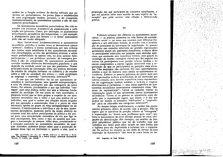 podem ter a fun~ao evidente de desviar esíorcos que poderiam ser perturbadores. As partes fixas e estabelecidas
de uma organízacáo tendern, portante, a ser compostas,
fundamentalmente, de ajustamentos contidos e nao de ajustamentos perturbadores.
Os ajustarnen tos secundários perturbadores tero sido estudados nos processos dramáticos de sindicalizacáo e infiltracáo nos governos. Como, por definicáo, os ajustamentos
perturbadores secundários sao ternporários, - por exemplo,
o planejamento para um levante - o termo ajustamento
pode nao ser muito adequado.
Aqui, limitar-me-ei fundamentalmente a ajustamentos
secundários contidos, e muitas vezes os denominarei apenas
"práticas". Embora a forma apresentada por tais práticas
seja muitas vezes semelhante a dos ajustamentos secundários perturbadores, os fins sao geralrnente diversos. e existe
maior probabilidade de apenas urna ou duas pcssoas deles
participarem - um problema, portanto, de vantagens pessoaís e nao de conspíracáo. Os ajustamentos secundários
contidos recebem diferentes denominacóes populares, o que
depende da entidade social em que sao praticados. Nossas
principais fontes de ínformacáo sobre tais práticas decorrem
de estudos de relacóes humanas na indústria e de estudos
sobre a vida na sociedade dos presos - onde geralmente
se emprega a expressáo "ajustamentos ínformais'v",
O uso que um indivíduo faz de um ajustamento secundário é, inevitavelmente, urna questáo sociopsicológica,
e com ele obtém satísfacóes que nao conseguiría de outra
forma. No entanto, precisamente o que uro indivíduo "consegue" com urna prática talvez nao seja o interesse fundamental do sociólogo. De um ponto de vista sociológico, a
pergunta inicial que, se deve propor a respeito de um ajustamento secundário nao é saber o que essa prática dá ao
indivíduo, mas qual o caráter das relacées sociais exigidas
por sua aquisicáo e manutencáo. Este é o ponto de vista
estrutural, oposto ao ponto de vista sociopsicológico ou de
consumo. Considerando-se o indivíduo e um de seus ajustamentos secundários, podemos partir da n093.0 abstrata do
conjunto total dos outres participantes da prática e daí passar para urna consideracáo sistemática do elo que liga os
seus participantes, bem como o tipo de sancóes que assegura a manutencáo do sistema. Além disso, considerando-se
o conjunto associado ao ajustamento secundário de qualquer indivíduo, podemos desejar saber qual a proporcáo de
pessoas desse tipo na instituicáo e, quanto a elas, qual a
(39) CLEMMElt.. op. cír., pp. 159-60; NOlt.MAN S. HAYNE1t e ELus
ASH, Tbe Prisoner Community as a Social Group, Arrurictl1l SociologiclÚ
Review, IV (1939), pp. 362-69.

168

proporcáo das que participam de conjuntos semelhantes, o
que nos permite obter urna medida de u~a espécie d~ "saturacáo" que pode acorrer com relacáo a determinada
prática,

IV
Podemos comecar por observar os ajustamentos secundários - as práticas existentes na vida íntima ?o estabelecimento social - ao notar que ocorrem com diferente freqüéncia e sob diferent~s form.as, de acor~o c~om a localiza~ao do praticante na h1erarq~la da orgamzacao. As ~ss~as
colocadas nas camadas inferiores de grandes orgaruzacoes
geralmente atuam em ambientes monótonos, e diante de1as
os participantes colocados ero posícóes rnais elevadas apreciam, por contraste, seus incentiv.o~ í~tirnos, pois gozam da
satisfacáo de receber vantagens V1S1velS que sao negadas aos
outros, Os participantes coro posicáo inferior tendem a ter
menos compromisso e menos Iigacáo emo~i~nal co.m a organizacáo do que os particip~ntes de ~OSI~oeS' mars elevadas. Tero empregos, nao carrerras. Por lSS0, aparentemente,
tendem a usar de maneira mais ampla os ajustamentos secundários. Embora as pessoas próximas do ponto. mals alto
das organízacóes tenham possibilidade de ser motivadas pOI
valores comuns seus deveres específicos como representantes da organiz~~ao tendem também a levá-lo,s. a viag:ns,
divertimentos e cerimónias - essa classe especifica de ajustamentos secundários recentemente comentados como "despesas de representacáo".. Talvez as camadas. médias da
organizacáo sejam as que apresentam men,?s aJusta~entos
secundários. Ta1vez aí as pessoas se aproxrmem mars daquilo que a organizacáo espera" q~e. sejan;; e ,~ da.í que
pcdem ser tirados os exemplos edificantes e inspiradores" para os colocados ero categorías inferioresf''.
Ao mesmo ternpo, evidentemente, o caráter dos ajustamentes primários difere de acordo com a posicéo. Nao se
espera que os operários de posicáo inferior se "entreguem"
organizacáo ou "levem seus problemas para casa", e~­
bora os funcionários de nível elevado possam ter essas obrigacóes de identificacáo. Por exemplo, um auxiliar de hospital psiquiátrico público que sai do traba1ho logo que
completa seu turno pode estar agindo de urna forma 9-ue
é legítima para ele. exprimindo a natureza que ~ org~mza­
!rao lhe atribui; no entanto, se uro chefe de, servico da essa
impressáo de funcionário "das nove as cinco horas da tar-

a

(40)

Sugestjio de Paul Wallin.

169

 