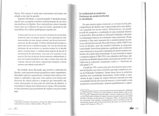 blema. Pelo menos é assim que costumamos raciocinar em
relação a esse tipo de questão.
Segundo Derrénnic, a consulta popular é desejada porque
aqueles que a propõem acreditam na disseminação de um novo
nacionalismo no Quebec. Esse nacionalismo estaria baseado
muito mais em evidências do que em razões, apoiando-se em
uma fábula. Eis a fábula quebequense segundo ele:
A maior parte dos povos, em um certo momento de sua história,
tomou em mãos seu próprio destino. O povo quebequense está,
nesse sentido, em uma situação anormal, que deverá inevitavel-
mente ser um dia corrigida. O Direito Internacional reconhece o
direito dos povos à autodeterminação. Um voto da maioria dos
habitantes de um território é a maneira normal de se decidir
sobre o estatuto desse. A validade desse método de decisão é
incontestável na democracia, visto que a lei suprema é a da
maioria. Em face da decisão de nos tornarmos independentes, o
resto do Canadá manifestará com toda a certeza uma certa má
vontade, mas ele será muito rapidamente obrigado a adotar
conosco uma atitude cooperativa_321
Na verdade, nessa discussão, que envolve a soberania do
Quebec, estão presentes temas geográficos muito importantes:
identidade regional, regionalismo, a relação entre cultura e ter-
ritório e, sobretudo, o que raras vezes aparece com clareza nos
discursos da ciência política e tampouco por intermédio das
vozes interessadas na discussão da soberania do Quebec, a
iJTemediável relação entre democracia e espaço. Sãojustamen-
te estes elementos que gostaríamos de explorar um pouco mais
aqui.
321 Derrénnic, Jean-Pierre. Nationalüme et démocratie: R~jlexirms sur les illusüms di!J'
indépendentistes québewis, Boréal, Québec. 1995, pp. 9-1O.
Do tradicional ao moderno:
Mudanças na escala territorial
da identidade
De uma maneira quase consensual, a evolução da luta pela
independência do Quebec nos é apresentada pelos seus defen-
sores seguindo um mesmo roteiro. Primeiramente, um grande
período de conquista e constituição de uma sociedade distinta
se desenvolve. Esse período se inicia pela fundação e domínio
da colonização francesa no continente norte-americano. Nesse
momento, o fato mais marcante foi o estabelecimento da em-
presa colonial denominada Nouvelle France (1608-1760)322
em
terras do Quebec, mas são também lembradas as pequenas
comunidades francófonas pioneiras espalhadas pelo continente
norte-americano e as grandes expedições de desbravamento rea-
lizadas sob a égide desta colonização. A esse momento se segue
a conquista inglesa (1760-1791), ou o abandono da França, que
renunciou ao domínio dessas terras como parte do acordo com a
Inglaterra (a expressão comumente usada é o "abandono da
mãe-pátria").J23
A partir de 1791, ocorre uma série de iniciativas para a reu-
nião do Quebec aos outros territórios que hoje compõem as ter-
ras da Federação Canadense. Datam dessa época as primeiras
rebeliões das comunidades francófonas. Desde então, a cons-
ciência de que o grupo de origem francesa consistia em uma
comunidade distinta não cessa de crescer, e, como reação a essa
progressiva conscientização, aumenta paralelamente a repres-
322 Seoundo Dumont, esse foi o morncnto inicial do desenvolvimento do "sentimento
nacio:al". Dumont, F. Genese de la société québécoise, Boréal, Québec, 1966, P· 323.
323 A expressão "abandonados pela mãe-pátria" é textual e figura em diversos livros
que têm como objeto a história do Canadá. Um desses exemplos pode ser encontrado
em Dufour, Christian, Le déji québécols, L'Hexagone, 1989, p.l4. Igualmente, segun-
do 0 historiador Yvan Lamonde, os quebequenses vivem o sentimento de ter Sido
abandonados durante mais de dois séculos pela mãe-pátria, Le Courrier intema-
rionale, m 437, março de 1999, p. 45.
.aLt.t 255
 
