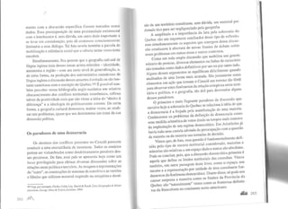 ..
mento com a discussão específica fossem tomados como
dados. Essa pressuposição de uma proximidade existencial
com o interlocutor é, sem dúvida, um outro dado importante a
se levar em consideração, pois dá contornos conscientemente
limitados a esse diálogo. Tal fato revela também a parcela de
mobilização e militância social que a ciência tantas vezes tenta
encobrir.
Simultaneamente, fica patente que a geografia cultural de
língua inglesa trata desses temas acima referidos - identidade,
autonomia e região -com um certo nível de ~reneralizacão e~ .) ' '
de certa forma, na produção dos universitários canadenses de
língua inglesa a discussão desses assuntos é evitada ou são bas-
tante cautelosos com o exemplo do Quebec.362 É possível tam-
bém perceber nessa bibliografia anglo-saxônica um relativo
obscurecimento dos conflitos territoriais interétnicos, reflexo
talvez da positividade com que são vistas a idéia do "direito à
diferença" e a ideologia do politicamente correto. De certa
forma, a geografia cultural demonstra, muitas vezes, ao anali-
sar tais problemas, quase que um desinteresse em tratar da sua
dimensão política.
Os paradoxos de uma democracia
Os destinos dos conflitos presentes no Canadá parecem
conduzir a uma encruzilhada de incertezas. Todos os cenários
podem ser vislumbrados como desdobramentos possíveis des-
ses processos. De fato, esse país se apresenta hoje como um
locus privilegiado para efetuar diversas discussões sobre as
relações entre política e território. As imagens e representações
do "outro", as construções de sistemas de convívio e as versões
e fábulas que utilizam material inspirado na conquista e domí-
362 Veja, por exemplo, Clurke, Colin, Ley, David & Peuch. Ceri, Geography & Etlmic
plur(l/ism, George Allen & Unwin, Londres, 1984.
?82 ;úR.
nio de um território constituem, sem dúvida, um material por
demais rico para ser negligenciado pela geografia.
A amplitude e a importância da luta pela soberania do
Quebec são um importante catalisador desse tipo de reflexão,
mas simultaneamente os aspectos que emergem dessa discus-
são conduzem à abertura de novas frentes de debate sobre
esses problemas em outras áreas e outros contextos.
Como em toda ampla discussão que mobiliza um grande
número de pessoas, diversos elementos ou linhas de raciocínio
são tomados como dados definitivos por um ou por outro lado.
Alguns desses argumentos se equilibram dificilmente quando
analisados de uma forma mais acurada. São justamente esses
elementos em ação que tomam o Canadá um terreno tão fértil
para observar estes fenômenos da relação complexa entre terri-
tório e política, e a geografia, tão útil para desvendar alguns
desses paradoxos.
O primeiro e mais flagrante paradoxo da discussão que
envolve hoje a soberania do Quebec se relaciona à idéia de que
a democracia é a forjada pela manifestação de uma maioria.
Conhecemos os problemas da definição da democracia como
uma medida aritmética de votos desde os tempos mais remotos
da implantação de um regime democrático. Em Aristóteles já
havia toda uma cautela advinda da preocupação com a questão
da maioria ou da minoria nas tomadas de decisão.
Vimos que, de fato, essa questão é fundamentalmente defi-
nida pelo tipo de recorte territorial considerado, maiorias e
minorias são relativas a um espaço dado e nunca são absolutas.
Pode-se concluir, pois, que a discussão democrática primeira é
aquela que define os limites territoriais das consultas. Vimos
também, em outra passagem deste livro, como o espaço, seu
recorte e a representação por unidade de área constituem fun-
damentos do fenômeno democrático. Diante disso, só pode nos
causar surpresa a maneira como os limites da Província do
Quebec são "naturalmente" vistos como as fronteiras definiti~
vas da francofonia no continente norte-americano.
.aw 283
 