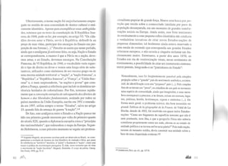 Ulteriormente, o termo nação foi majoritariamente empre-
gado no sentido de uma comunidade de destino cultural e etni-
camente identitárla. Apenas para exemplificar essas ambigüida-
des, notemos que no texto da constituição da 11 República fran-
cesa, de 1848, pode-se ler, por exemplo, no artigo VI: "Os cida-
dãos devem amar a Pátria, servir à República, defendê-la ao
preço de suas vidas, participar dos encargos do Estado em pro-
porção de sua fortuna(...)." Percebe-se assim que nesse período,
ainda que o amálgamajá estivesse feito, ou seja, Nação e Estado
se correspondessem, a nuance é que a Pátria ou a nação, deve-
mos amar, e ao Estado, devemos encargos. Na Constituição
Francesa, da VI República, de 1946, o vocabulário varia segun-
do o tipo de direito ou dever e vemos uma longa série de subs-
tantivos, utilizados como sinônimos de um mesmo grupo ou de
uma mesma unidade territorial: a "nação", a "nação francesa",a
"República", a "República francesa", a "França", a '1Jnião fran-
cesa" e, o mais surpreendente, "as nações e povos" que com-
põema França,quando a referência quer incluir os domínios ter-
ritoriais herdados do colonialismo. Por fim, notemos rapida-
mente que a convenção européiade salvaguarda dos direitos do
homem e das liberdades fundamentais, assinada por todos os
países membros da União Européia, escrita em 1951 e emenda-
da em 1997, utiliza sempre o termo "Estados", salvo no artigo
15, quando fala da ameaça de guerra "à nação".119
De fato, este amálgama entre o Estado e a Nação parece ter
tido seu primeiro grande momento por volta do primeiro quarto
do século XIX, quando a diplomaciaeuropéia criouo "princípio
das nacionalidades", que redesenhou o mapa da Europa. Segun-
do Hobsbawm, a esse primeiro momento se seguiuum protona-
119 Segundo Magnoli, um processo correlato pode ser observado no Brasil, se acom·
panharmos a evolução do discurso de José Bonifácio de Andrada e Silva, que passa
de referências ao "território" brasileiro, à "pátria" e finalmente à "nação", como urna
reação à política de recolonização portuguesa. É, aliás, nesse momento que ele situa
o nascimento da "nação brasileira". Magnoli, Demétrio. O corpo da pátria, Unesp,
São Paulo, 1998, pp. 91-2.
92 )1111
cionalismo popular de grande força. Houve uma busca por pro-
teção que recaía sobre a comunidade imediata por parte <.la
população desamparada, em um momento de grandes transfor-
mações sociais na Europa. Ainda assim, esse forte sentimento
de enraizamento a uma pequena esfera identitária não conduziu
a verdadeiras tentativas de criar novos Estados-nações de
pequenas dimensões; tal fenômeno ainda estava reservado a
uma escala de extensão que conespondia aos grandes Estados
soberanos europeus, e não ocorria a ninguém reclamar um fra-
cionamento maior. Entretanto. a partir dos anos 1870, os
Estados em via de modernização viram, nesse sentimento de
enraizamento, a possibilidade de criar um instrumento extrema-
mente potente, integrando-o ao "pauiotismo de Estado":
Naturalmente, isso foi freqüentemente possível pela simples
projeção sobre o "grande" país do sentimento autêntico, existen-
cial, de identificação com seu "pequeno" país (...). Pelo simples
fato de se tornar um "povo", os cidadãos de um país se tornaram
uma espéciedecomunidade, ainda que imaginária, e seus mem-
bros começaram a procurar, e se deram, coisas em comum, luga-
res, práticas, heróis, lembranças, signos e símbolos (...). De
forma mais geral, o problema teórico, tão bem resumido no
grande Tableau de la géographie de la France, de Vida! de La
Blache, datado de 1903, foi resolvido em quase todos Estados-
nações: "Como um fragmento da superfície terrestre que não é
nem península, nem ilha, e que a geografia física não saberia
considerar propriamente como um todo, elevou-se ao estado de
unidade políticae se tornou enfim uma pátria?" Pois toda nação,
mesmo de tamanho médio, devia construir sua unidade sobre a
base de uma disparidade evidente.l20
12o Hobsbawm, Eric, op. cit., pp. 117-8.
 