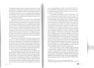 interrogarmos sobre a possível relação existente entre a condi-
ção cidadã e a configuração espacial. Em seguida, é necessário
analisar em que medida essa relação pode contribuir para tra-
zer alguma perspectiva nova na investigação dessa multiface-
tada dinâmica. Atrás da aparente simplicidade de tal problemá-
tica, escondem-se duas legítimas preocupações de operaciona-
lização bastante complexa.
A primeira é a de construir um objeto teórico, delimitando
com precisão seus contornos, de maneira a se prevenir contra o
uso indiscriminado de um conceito em voga que todavia pode
se mostrar pouco profundo, devido àausência de uma reflexão
que o estruture. A segunda preocupação diz respeito à contri-
buição possível de uma reflexão geográfica sobre esse proble-
ma. Esta última se justifica essencialmente pelo fato de que
acreditamos poder demonstrar que no próprio conceito de
cidadão existe uma matriz territorial, isto é, a idéia de cidada-
nia possui em sua base um componente espacial. É fundamen-
talmente em torno dessa demonstração que iremos desenvolver
nossos esforços neste capítulo.
Antes de mais nada, devemos convir que se hoje essa nova
forma de se referir à cidadania corresponde simplesmente a
uma maneira imprecisa de caracterizar uma preocupação ética e
de justiça social, difusamente contida nessa expressão, o
mesmo não ocorreu em outros períodos históricos e em outros
contextos sociais. Podemos inclusive observar de forma bastan-
te clara que, em outros momentos de valorização dessa noção,
ela foi o veículo de transformações bastante específicas.
No mundo grego, onde a expressão tem sua origem, cida-
dania era uma forma de relação social, mas não apenas isso.
Ela significou também uma nova forma de arranjo espacial
dessas relações, e isso poucas vezes nos é dito. O poder cida-
dão surgiu da confrontação dos habitantes, concentrados em
uma certa área, no caso a cidade de Atenas, contra o poder de
uma oligarquia rural que controlava o poder político e a produ-
ção da riqueza dessa sociedade. Essa oligarquia, como tantas
130 prli
outras da Antigüidade, até então se reproduzia segundo as
regras da filiação e da limitação ao acesso a um grande núme-
ro de lugares (nos dois sentidos do termo, isto é, como hierar-
quia social e como lugar físico).
A valorização da cidadania na Grécia era, portanto, a luta
pela reorganização do poder travada contra os genos e as
fatrias e suas formas de solidariedade, baseadas em laços de
consangüineidade. Esse processo resultou também na adoção
de uma nova forma de legitimidade para o exercício do poder,
não mais submisso às hierarquias da tradição, mas a partir de
então estabelecido sob critérios de justiça, baseados numa
argumentação racional-lógica, segundo o princípio da não-
contradição. O novo valor que se impunha era, pois, o de atin-
gir uma posição de completa isonomia (posição de igualdades
social e espacial, segundo, por exemplo, o modelo da cidade
ideal platônica).168 Toda essa transformação denominada
como o "milagre grego" é bastante conhecida, e uma farta e
erudita bibliografia sobre o terna pode ser facilmente consulta-
da. O que propriamente nos interessa aqui não é voltar às des-
crições desse momento, nem explorá-lo em seus múltiplos
aspectos, mas sim mostrar que na raiz dessas transformações
havia um importantíssimo componente espacial. Mais do que
isso, acreditamos que o fenômeno espacial é co-fundador do
fenômeno político, o que aliás transparece em uma série de
textos fundadores sobre o universo do mundo grego.
Em sua obra clássica sobre a cidade antiga, Fustel de
Coulanges afirma a existência de uma continuidade entre o clã,
o genos, ajatria, a tribo e o demos, ou seja, entre o núcleo
familiar, consangüíneo, grupo unido pela imagem dos ances-
trais comuns e a assembléia dos cidadãos; haveria uma conti-
nuidade e uma evolução em que um grau de complexidade e
desenvolvimento crescente se pôs em marcha.l69 Dessa forma,
168 Platão," Les Lois", in CEuvres completes, Gallimard, Paris, 1985.
169 Fustel de Coulanges & Numa Denis. La Cité antique, (1864],Albatros, Paris, 1982.
 