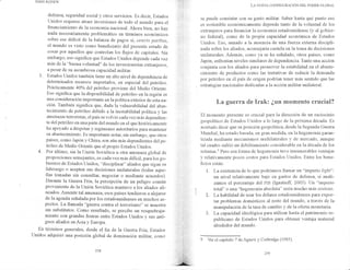 .IoHN AGNEW
defensa, seguridad social y otros servicios. Es decir, Estados
unidos requiere atraer inversiones de todo el mundo para el
financiamiento de la economía nacional. Ahora bien, no hay
nada necesariarnente problemático en términos económicos
sobre ese déficit de labalanza de pagos si, ceteris paribtts,
el mundo es visto como beneficiario del presente estado de
cosas por aquellos que controlan los flujos de capitales. sin
embargo, eso significa que Estados unidos depend e cad.avez
más de la "buena voluntad" de los inversionistas extranjeros,
a pesar de su asombros a capacidad militar.
3. Estados Unidos también tiene un alto nivel de dependencia de
determinados recursos importados, en especial del petróleo.
Prácticam ente 4ao6 del petróleo proviene del Medio oriente.
Eso significa que la disponibilidad de petróleo en la región es
una consideración importante en la política exterior de esta na-
ciÓn. También significa que, dada la vulnerabilidad del abas-
tecimiento de petróleo debido a la inestabilidad política y las
amenazas terroristas, el país se volvió cadavezmás dependien-
te del petróleo en unaparte del mundo en el que históricamente
ha apoyado a déspotas y regímenes autoritarios para mantener
su abastecimiento. Es importante notar, sin embargo, que otros
países, como Japón y china, son aún mas dependientes del pe-
tróleo de Medio oriente que el propio Estados ljnidos.
4. Por último, sin la unión soviética u otra amenazaglobal de
proporciones semejantes, es cada vezmás dificil, para los go-
biernos de Estados tjnidos, "disciplinar" aliados que sigan su
liderazgo o acepten sus decisiones unilaterales (todas aque-
llas tomadas sin consultar, negociar o mediante acuerdos).
Durante la Guerra Fría, la percepción de un peligro común
proveniente de la Unión soviética mantuvo a los aliados ali-
neados. Ausente tal amenaza, esos países tendieron a alejarse
de la agenda señalada por los estadounidenses en ¡ruchos as-
pectos. Lallanada "guerra contra el terorisrno" se muestra
sin substitutos. como resultado, se percibe un resquebraja-
miento con grandes fisuras entre Estados Ljnidos y sus anti-
guos aliados en Asia y Europa.
En tér:ninos generales, desde el fin de la Guena Fría, Estados
Unidos adquirió una posición global de dominación rnilitar, como
Ln xueva CONFIGURACION DEL PODER GLOBAL
se puede constatar con su gasto militar. Saber hasta qué punto eso
es sostenible económicamente depende tanto de la voluntad de los
ertranjeros para financiar la economía estadounidense (), ul gobier-
no federal), como de la propia capacidad económica de Estados
Unidos. Eso, aunado a la ausencia de una fuerza externa discipli-
nada sobre los aliados, aconsej aría cautela en la toma de decisiones
unilaterales. Además, como ya se ha señalado, otros países, como
Japón, enfrentan niveles similares de dependencia. Tanto una acción
conjunta con los aliados para promover la estabilidad en el abaste-
cirniento de productos como las tentativas de reducir la demanda
por petróleo en el país de origen podrían tener más sentido que las
estrategias nacionales dedicadas a la acción militar unilateral.
La guerra de [rak: ¿un mornento crucial?
El momento presente es crucial pafala dirección de un raciocinio
geopolítico de Estados lJnidos a 1o largo de la próxima década. Es
acertado decir que su posición geopolítica, desde la Segunda Guerra
Mundial, ha estado basada, en gran medida, en la hegemonía garan-
tizada rnediante mecanismos rlultilaterales y de mercado, aunque
tal cuadro sufrió un debilitamiento considerable en la década de los
setentas.e Pero esa forma de hegenonía tut'o innumerables ventajas
y relativamente pocos costos para Estados Unidos. Entre los bene-
ficios están:
1. La existencia de 1o que podríamos llamar un "imperio light".
un nivel relativamente bajo en gastos de defensa, si anaii-
zamos el porcentaje del PIB (Ignatieff, 2003). Un "irnperio
total" o una "hegernonía absoluta" sería rnucho más costoso.
2. La habilidad de usar los dólares estadounidenses para expor-
tar problenas dornésticos al resto del mundo, a través de la
manipulación de la tasa de cambio y de la oferta monetaria.
3. La capacidad ideológic a para utlltzar hasta el patrimonio re-
publicano de Estados Unidos para obtener ventaja material
alrededor del mundo.
9 Ver el capitulo 7 de Agnew 1r Qstbtidge (1995).
258
259
 