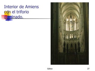 Interior de Amiens con el triforio iluminado. 