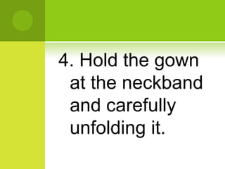 4. Hold the gown
at the neckband
and carefully
unfolding it.
 