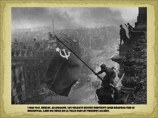 2 mai 1945. Berlin, Allemagne. Les soldats russes dressent leur drapeau sur le
Reichstag, lors du siège de la ville par les troupes alliées.
 