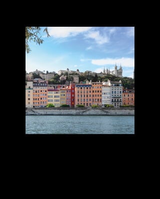 Jacob, à l’image de notre monde en perpétuel mouvement, dynamise,
illumine et fait vibrer par les couleurs et les finitions le style Louis XVI.
Cette collection égaye nos lieux de vie.
Jacob, like the world in which we live, is constantly changing. It incites enthusiasm,
brightens up a room and creates a buzz with vibrant colours and Louis XVI style features.
This collection brightens up the living areas of the home.
JACOB
 