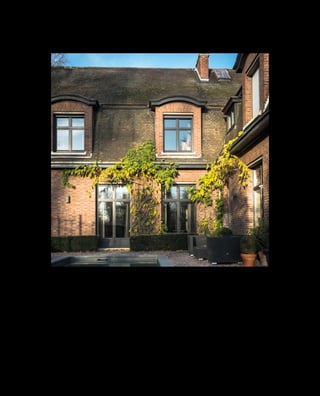 1904
Mariant le chêne massif, le métal vieilli et l’aluminium, la collection 1904 fait référence aux ateliers
du début du XXème
siècle et aux prémices de l’ère industrielle.
The 1904 collection marries solid oak, aged metal and aluminium, alluding to the workshops found at the
beginning of the 20th
century, around the time of the first industrial revolution.
 