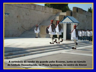 A cerimónia do render da guarda pelos Evzones, junto ao túmulo do Soldado Desconhecido, na Praça Syntagma, no centro de Atenas 