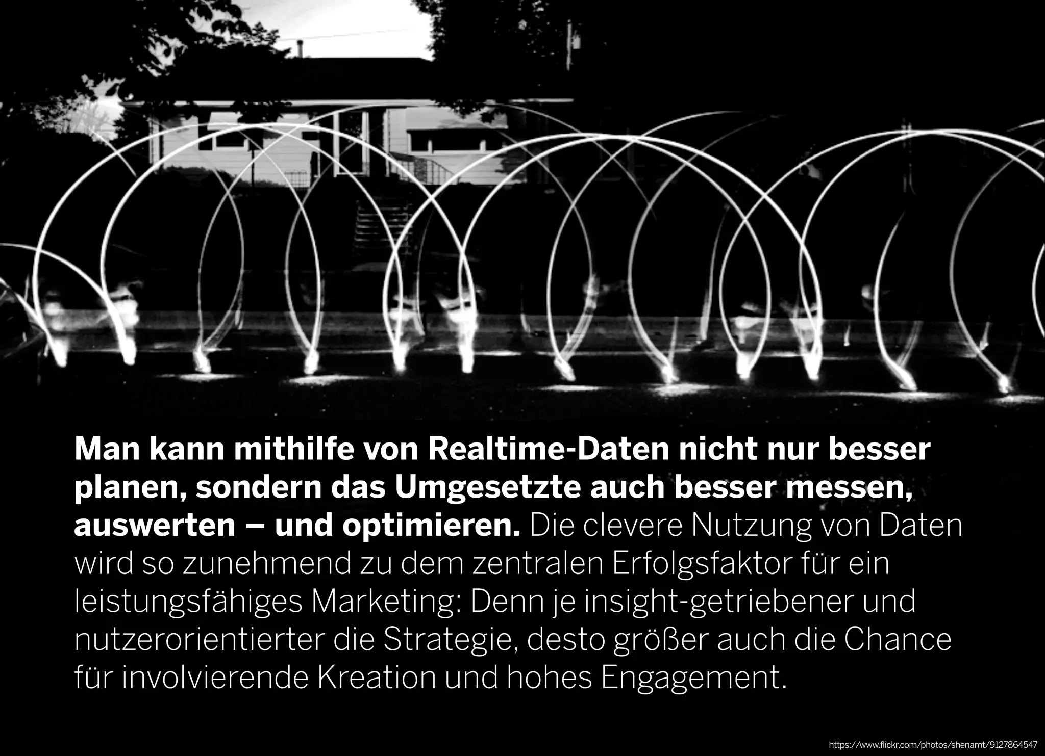2013 © GREENKERN - keine ungenehmigte Veröffentlichung gestattet - alle Rechte vorbehalten
Man kann mithilfe von Realtime-Daten nicht nur besser
planen, sondern das Umgesetzte auch besser messen,
auswerten – und optimieren. Die clevere Nutzung von Daten
wird so zunehmend zu dem zentralen Erfolgsfaktor für ein
leistungsfähiges Marketing: Denn je insight-getriebener und
nutzerorientierter die Strategie, desto größer auch die Chance
für involvierende Kreation und hohes Engagement.
https://www.flickr.com/photos/shenamt/9127864547
 