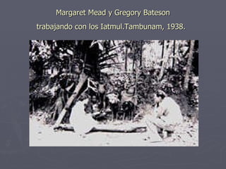 Margaret Mead y Gregory Bateson trabajando con los Iatmul.Tambunam, 1938.   