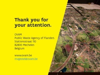 How do soil thresholds function in the policy on contaminated land in Flanders?