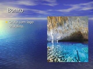 Bonito Gruta com lago cristalino. 