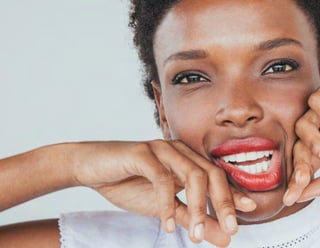 MAQUILLAJEL Í N E A D E B E L L E Z A
 