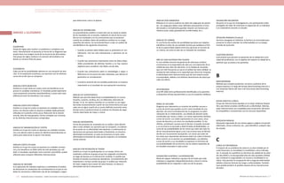 Actualización de la Guía Metodológica para la elaboración de Guías de Atención Integral en el Sistema General
de Seguridad Social en Salud Colombiano en sus componentes Guía de Práctica y Evaluación Económica,
Ministerio de Salud y Protección Social | 209208 FUNDACIÓN SANTA FE DE BOGOTÁ – CENTRO DE ESTUDIOS E INVESTIGACIÓN EN SALUD 2014
ANEXO 2 GLOSARIO
A
ALGORITMO
Grupo de reglas para resolver un problema o completar una
tarea. Generalmente se presenta en forma de un diagrama que
proporciona una imagen visual de la secuencia de alternativas.
Este grupo de reglas conduce a la solución del problema me-
diante un número finito de pasos.
ALTERNATIVA
Cada una de las posibilidades abiertas en una situación de elec-
ción. En la evaluación económica, las opciones son los distintos
cursos de acción que se comparan.
ANÁLISIS COSTO-BENEFICIO
Análisis en el que tanto los costos como los beneficios se ex-
presan en unidades monetarias. El resultado puede expresarse
como proporción (cociente costo/beneficio) o como valor neto
(diferencia entre los beneficios y los costos).
ANÁLISIS COSTO-EFECTIVIDAD
Análisis en el que los costos se expresan en unidades mone-
tarias y los efectos sobre la salud en unidades habitualmente
utilizadas en la práctica clínica (p.ej. Reducción de la tensión
arterial, años de vida ganados). Dichas unidades son comunes
en las distintas intervenciones comparadas.
ANÁLISIS DE MINIMIZACIÓN DE COSTOS
Análisis en el que los costos se expresan en unidades moneta-
rias y los efectos sobre la salud son idénticos.Generalmente se
utiliza para seleccionar la opción más barata.
ANÁLISIS COSTO-UTILIDAD
Análisis en el que los costos se expresan en unidades moneta-
rias y los beneficios en AVAC (años de vida ajustados por cali-
dad). El resultado, expresado como cociente costo/AVAC, puede
utilizarse para comparar diferentes intervenciones.
ANÁLISIS DE DECISIÓN
Es la aplicación de métodos explícitos y cuantitativos al análisis
de decisiones en condiciones de incertidumbre en el que se mo-
delan las secuencias o diferentes vías de las estrategias a seguir
ANÁLISIS POR SUBGRUPOS
Método en el cual se analizan los datos de subgrupos de pacien-
tes. Los subgrupos deben estar definidos previamente al inicio
del estudio y normalmente guardan relación con factores pro-
nósticos (sexo, edad, gravedad de la enfermedad, etc.).
ANÁLISIS DE UMBRAL
Es una forma de análisis de sensibilidad que tiene por objetivo
identificar el valor de una variable incierta que establece el lími-
te de la superioridad relativa entre dos opciones en función de
un criterio, tal como el valor de un indicador de resultados.
AÑO DE VIDA AJUSTADO POR CALIDAD
Es una medida resumen de ganancia de salud que combina
incrementos en la expectativa de vida con una evaluación de la
calidad de esos años de vida extra. Es la medida de resultado
que con más frecuencia se usa en el análisis de costo-utilidad. La
ventaja de este enfoque es la capacidad que ofrece de comparar
la efectividad entre intervenciones que de otra manera serían
incomparables, debido a las distintas dimensiones de salud que
cada una afecta.
APLICABILIDAD
Una GPC debe tener perfectamente identificados a los pacientes
y situaciones clínicas que permitan su uso en la práctica cotidiana.
ÁRBOL DE DECISIÓN
Diagrama que representa un conjunto de posibles sucesos o
cursos de acción que pueden ocurrir como resultado de una
decisión, tal como la introducción de un programa o la admi-
nistración de un medicamento. Los árboles de decisión están
constituidos por ramas y nodos. Las ramas representan distintos
cursos de acción. Los nodos representan en unos casos, situa-
ciones de elección y, en otros, los resultados posibles. En los
últimos, constituyen sucesos que el decisor no puede controlar
y su ocurrencia va asociada a determinadas probabilidades. La
suma de las probabilidades de las ramas que salen del nodo ha
de ser necesariamente igual a uno y las acciones que se derivan
de ella son mutuamente excluyentes. Las ramas que salen de
los nodos que representan decisiones sobre las cuales el decisor
tiene control, no se asocian con probabilidades. Los distintos
cursos de acción y sus resultados se expresan en términos de
sus probabilidades de ocurrencia y de los valores esperados de
las variables asociadas a cada suceso.
ASIGNACIÓN ALEATORIA / ALEATORIZACIÓN
Modo de asignar individuos a grupos de tal modo que cada
individuo es asignado independientemente y tiene la misma
probabilidad de ser asignado a cada uno de los grupos.
para determinar cuál es la óptima.
ANÁLISIS DE SENSIBILIDAD
Un procedimiento analítico a través del cual se evalúa la solidez
de los resultados de un estudio, mediante el cálculo de los cam-
bios en los resultados y en las conclusiones que se producen
cuando las variables claves del problema cambian en un rango
específico de valores. Se recomienda llevar a cabo un análisis de
sensibilidad en las siguientes situaciones:
•	 Cuando no existen datos fiables para un parámetro en con-
sideración, sino tan sólo estimaciones y opiniones de ex-
pertos.
•	 Cuando hay variaciones importantes entre los datos dispo-
nibles procedentes de distintas fuentes y no hay razones
objetivas para considerar más fiable una de ellas.
•	 Cuando hay controversia sobre la metodología a seguir o
diferencias en los juicios de valor relevantes, que afectan el
parámetro en consideración.
•	 Cuando la variación de una variable puede tener un impacto
importante en el resultado de una evaluación económica.
ANÁLISIS DE SUPERVIVENCIA
Método que permite determinar la probabilidad de un suceso
(muerte, curación, recidiva, etc.) en diferentes intervalos de
tiempo. En él, los sujetos incluidos en un estudio no son segui-
dos todos necesariamente a partir de una misma fecha sino que
cada uno se sigue a partir de un punto definido (conocido como
tiempo cero) y posteriormente se ordenan los tiempos de segui-
miento observados de mayor a menor.
ANÁLISIS INCREMENTAL
Forma de presentar los resultados de un análisis costo efectivi-
dad o costo utilidad. Las opciones que se comparan, se ordenan
de acuerdo con su efectividad neta absoluta, a continuación se
denominan las opciones dominadas y finalmente, se calcula la
efectividad incremental, el costo incremental y la razón costo
efectividad incremental de cada opción respecto a la inmediata-
mente anterior.
ANÁLISIS POR INTENCIÓN DE TRATAR
Análisis en el que los participantes en un ensayo clínico son
analizados conforme al grupo al que fuer asignado inicialmente,
en lugar de basarse en la intervención recibida. Es posible que
durante el estudio se produzcan abandonos, incumplimiento del
tratamiento o incluso cambio de grupo. El análisis por intención
de tratar, asegura que a pesar de estos factores, se valore la
efectividad real de la intervención.
ASIGNACIÓN ENCUBIERTA
Situación en la que los investigadores y los participantes están
protegidos de saber de antemano la asignación de un individuo
a un tratamiento durante un estudio.
ATENCIÓN PRIMARIA EN SALUD
Servicios otorgados al individuo, la familia y la comunidad para
preservar la salud y atender las enfermedades en sus etapas
iniciales de evolución.
AUDITORÍA MÉDICA
Instrumento que permite la evaluación de la calidad de la acti-
vidad del profesional, con el objetivo de mejorar la calidad de la
atención que se presta a los pacientes.
B
BENCHMARKING
Método que compara productos, servicios y prácticas de la
propia empresa a lo largo del tiempo (benchmarking interno) o
con empresas líderes del área o de otras áreas (benchmarking
externo).
BUENA PRÁCTICA CLÍNICA
Grupo de intervenciones basadas en la mejor evidencia disponi-
ble y que tienen pruebas científicas de su efectividad. Además,
estas intervenciones son aceptables para el paciente, éticamen-
te compatibles y convenientes con los recursos disponibles.
BÚSQUEDA MANUAL
Búsqueda organizada de una revista página a página incluyendo
editoriales, cartas al director, etc., para identificar cualquier tipo
de estudio.
C
CARGA DE ENFERMEDAD
El impacto de un problema de salud en un área medida por el
costo financiero, la mortalidad, la morbilidad u otros indicado-
res. A menudo se cuantifican en términos de calidad de los años
de vida (AVAC) o la discapacidad años de vida ajustados (AVAD),
que combinan la carga debido a la muerte y morbilidad en un
índice. Esto permite la comparación de la carga de enfermedad
debida a diversos factores de riesgo o enfermedades. También
hace posible predecir el posible impacto de las intervenciones
de salud.
 