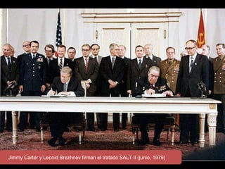 Jimmy Carter y Leonid Brezhnev firman el tratado SALT II (junio, 1979)
 