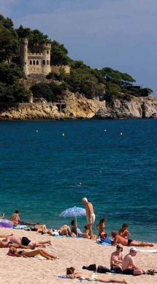Estany de Banyoles
Pantà de Boadella
Pantà de Susqueda
C-31
C-25
C-31
C-66
el Segre
el Freser
el Ter
el Fluvià
la Muga
el Ter
el Ter
l’Onyar
A-19
10
9
8
7
6B
6
AP-7
AP-7
5
4
3
2
AP-
C-252
63
53 54
710 27 59 62
47 60443911
1
9
12
17
15
45
52 3
28 38
5
14
57
64
8
43
4 6 18 37 69
65 68
70 71
21
13 24
6625 51
48
26
19 32 42 58
23 31 55 56
30 33 36 40 41 67
61
72
29
35
2
16
34
73
4946
50
20
22
Main attractions
Campsites
 