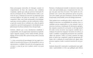 Outra preocupação merecedora de destaque consiste no
comportamento de fazer dos exercícios uma verdadeira
competição, espírito que acaba por provocar frustrações di-
ante da constatação do erro. Definitivamente, tenho a con-
vicção de que a realização de exercícios na preparação para
concursos públicos não pode ser encarada com o espírito
competitivo. Aliás, como venho sustentando a tese da prepa-
ração para concursos públicos com alto rendimento, esclare-
ço que este conceito não se confunde com a idéia do espírito
competitivo, mas sim do planejamento e da disciplina na im-
plementação de esforços voltados à busca da aprovação.
Inclusive, saliento que o erro, devidamente trabalhado e
compreendido, tem um papel muito importante na aprendi-
zagem. Segundo sustenta a Profa. Evelise Portilho, psicope-
dagoga, docente da PUC-PR e autora de obra sobre o tema da
aprendizagem,
“...a visão construtivista da aprendizagem tem sua origem na to-
mada de consciência dos fracassos ou dos desequilíbrios entre as
representações e a realidade. Este ponto da teoria piagetiana vem
contrapor a crença de que não se podiam cometer erros para
aprender.”
Portanto, é fundamental entender os exercícios muito mais
como uma oportunidade para a compreensão dos erros, do
que uma para uma busca do acerto. Este espírito de com-
promisso com o acerto deve predominar apenas nas prova,
com certo cuidado, para não transforma o processo de busca
da aprovação numa batalha contra um inimigo inexistente.
Cabe também tecer considerações sobre a relação entre a ati-
vidade de exercícios e as modalidades de memória. Isto é, o
candidato precisa compreender se a sua intenção é que os
exercícios envolvam a mobilização de informações apropria-
das enquanto memórias de curto prazo ou de longo prazo?
De modo a tentar encontrar uma resposta, considero que a
realização de exercícios enquanto mecanismo de reforço, já
tendo o candidato se apropriado previamente dos conteúdos
objeto das questões, tende a se tornar memória de longo
prazo, ao passo que, cumprindo o papel de apropriação pri-
mária, sem a realização do estudo prévio por algum outro
processo cognitivo, tende a constituir memória de curto pra-
zo.
Inclusive, desenvolvi construções e ponderações mais expli-
cadas e aprofundadas no livro que publiquei pela Editora
27
 