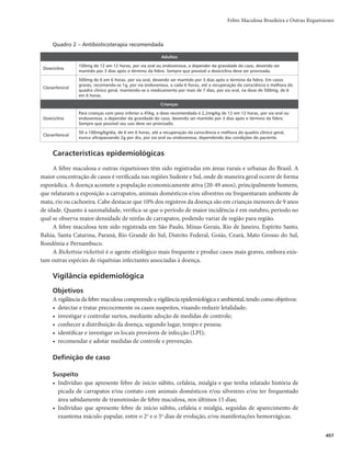 393
Febre Amarela
Pessoas com história de hipersensibilidade a ovo devem ser avaliadas por um médico antes de serem
vacinadas para verificar o risco beneficio desta vacinação que deverá ser realizada em locais com
estrutura adequada para atendimento de urgência e emergência, e permanecer em observação na
unidade por pelo menos duas horas após receber a vacina.
Doença viscerotrópica aguda associada à vacina febre amarela (DVA-VFA)
É definida como uma disfunção aguda de múltiplos órgãos que ocorre após a vacinação. Os sinto-
mas iniciais de DVA-VFA são inespecíficos, incluindo febre, cefaleia, astenia, mialgia, artralgia, náusea,
vômitos, diarreia e dor abdominal semelhantes às manifestações da doença febre amarela. Com a progres-
são da doença pode ocorrer icterícia, trombocitopenia, elevação de transaminases hepáticas, bilirrubinas
totais e creatinina. O quadro mais grave é caracterizado por hipotensão, hemorragia, insuficiência renal
aguda e insuficiência respiratória. Manifestações menos frequentes incluem rabdomiólise e coagulação
intravascular disseminada.
Há contraindicação para doses subsequentes.
Doença neurológica aguda associada à vacina febre amarela (DNA-VFA)
As manifestações neurológicas surgem de uma a quatro semanas após a vacinação e em geral têm
bom prognóstico. As manifestações clínicas dos eventos adversos neurológicos causados pela vacinação
são variadas e se assemelham àquelas comumente verificadas entre os indivíduos não vacinados. Febre,
cefaleia, alterações do nível de consciência e rigidez de nuca podem estar presentes nos pacientes com
meningoencefalite asséptica. A cefaleia intensa e prolongada é um sintoma frequente e pode ocorrer na
fase inicial após a vacinação, sendo sinal de alerta para possíveis complicações neurológicas. A paralisia
flácida, simétrica e ascendente é um sintoma comumente encontrado nos pacientes com SGB. Convul-
sões, alterações da consciência e desordens motoras (hemiplegia, ataxia, entre outras) também podem
estar presentes nos pacientes com ADEM.
São consideradas DNA: meningite asséptica, encefalite, meningoencefalite, ADEM, SGB e outras
manifestações autoimunes.
Há contraindicação para doses subsequentes.
Em todos os casos considerados como graves, deve-se observar o protocolo de investigação descrito
no Manual de Vigilância Epidemiológica de Eventos Adversos Pós-Vacinação.
Controle vetorial
Evitar o acesso de mosquitos transmissores urbanos ou silvestres ao doente, mediante utilização de
tela no seu local de permanência, pois ele pode se constituir em fonte de infecção. Adotar ações emergen-
ciais de eliminação do A. aegypti, principalmente no ambiente onde os casos estão internados. Fortalecer
as ações de combate vetorial nos municípios situados próximos às áreas de transmissão, visando reduzir
os índices de infestação para zero. O detalhamento das ações de controle vetorial deve seguir as orienta-
ções do Programa Nacional de Controle da Dengue.
Estratégias de prevenção da reurbanização da febre amarela
r *OEV[JSBNBOVUFOÉÈPEFBMUBTUBYBTEFDPCFSUVSBWBDJOBMFNÃSFBTJOGFTUBEBTQPSA. aegypti, nas
áreas com recomendação de vacina no país.
r 0SJFOUBSPVTPEFQSPUFÉÈPJOEJWJEVBMEBTQFTTPBTRVFWJWFNPVBEFOUSBNÃSFBTFO[PÓUJDBT
ou epizoóticas.
 