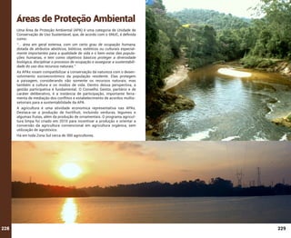 Áreas de Proteção Ambiental
Uma Área de Proteção Ambiental (APA) é uma categoria de Unidade de
Conservação de Uso Sustentável, que, de acordo com o SNUC, é definida
como:
“... área em geral extensa, com um certo grau de ocupação humana,
dotada de atributos abióticos, bióticos, estéticos ou culturais especialmente importantes para a qualidade de vida e o bem-estar das populações humanas, e tem como objetivos básicos proteger a diversidade
biológica, disciplinar o processo de ocupação e assegurar a sustentabilidade do uso dos recursos naturais.”
As APAs visam compatibilizar a conservação da natureza com o desenvolvimento socioeconômico da população residente. Elas protegem
a paisagem, considerando não somente os recursos naturais, mas
também a cultura e os modos de vida. Dentro dessa perspectiva, a
gestão participativa é fundamental. O Conselho Gestor, paritário e de
caráter deliberativo, é a instância de participação, importante ferramenta de mediação dos conflitos e estabelecimento de acordos multissetoriais para a sustentabilidade da APA.
A agricultura é uma atividade economica representativa nas APAs.
Destaca-se a produção de hortifruti, incluindo verduras, legumes e
algumas frutas, além da produção de ornamentais. O programa agricultura limpa foi criado em 2010 para incentivar a produção e orientar a
conversão da agricultura convencional em agricultura orgânica, sem
utilização de agrotóxico.
Há em toda Zona Sul cerca de 300 agricultores.

228

229

 