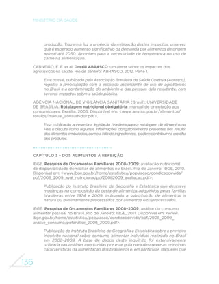 127 
GUIA ALIMENTAR PARA A POPULAÇÃO BRASILEIRA 
comer com regularidade e atenção, combina com ambientes apropriados 
e amplia o desfrute da alimentação. Compartilhe também as atividades 
domésticas que antecedem ou sucedem o consumo das refeições. 
FAZER COMPRAS EM LOCAIS 
QUE OFERTEM VARIEDADES DE ALIMENTOS IN NATURA 
OU MINIMAMENTE PROCESSADOS 
Procure fazer compras de alimentos em mercados, feiras livres e 
feiras de produtores e outros locais que comercializam variedades de 
alimentos in natura RX PLQLPDPHQWH SURFHVVDGRV 3UH´UD OHJXPHV 
verduras e frutas da estação e cultivados localmente. Sempre que 
possível, adquira alimentos orgânicos e de base agroecológica, de 
preferência diretamente dos produtores. 
DESENVOLVER, EXERCITAR 
E PARTILHAR HABILIDADES CULINÁRIAS 
Se você tem habilidades culinárias, procure desenvolvê-las e partilhá-las, 
principalmente com crianças e jovens, sem distinção de gênero. 
Se você não tem habilidades culinárias – e isso vale para homens e 
mulheres –, procure adquiri-las. Para isso, converse com as pessoas 
que sabem cozinhar, peça receitas a familiares, amigos e colegas, leia 
livros, consulte a internet, eventualmente faça cursos e... comece a 
cozinhar! 
PLANEJAR O USO DO TEMPO PARA DAR À 
ALIMENTAÇÃO O ESPAÇO QUE ELA MERECE 
Planeje as compras de alimentos, organize a despensa doméstica 
H GH´QD FRP DQWHFHGrQFLD R FDUGiSLR GD VHPDQD 'LYLGD FRP 
6 
7 
8 
 