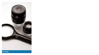 LUPA
• Es la mas común, también llamada microscopio
simple
• Definida con el lente convergente que amplia la
visión de los objetos
• El estudio de los lentes corresponde a la física, en
particular a la óptica, que trata de las propiedades
de la luz y los fenómenos de la visión
• La lente positiva o convergente, como la lupa,
permite reunir los rayos paralelos de la emisión de
rayos de luz en un punto determinado al que se le
denomina foco principal
M.C. MARIA DEL REFUGIO HERNANDEZ REYNOSO. 150
 