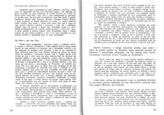 Uma D~scrifi1o AdiciOl1aI do Proc~SJo

.. AtinJindo assim a putrefa~io de nossa semente 0 seu fim, 0 fogo
pede ser aumentado ate que core! gloriosas fayam a sua apari~o, as
quais os Filhos da Ane cbamaram de Ca uda PavOllis, ou Cauda do
Pavao. Eisa! cores vao e vern, pois 0 calor administnldo se aproxima
do terceiro grau, ate que tudo 5e transforma Dum belo verde, e quando
amadurece assume urna brancura perfeita, cbamada Tintura Branca,
a qual transmuta os metw imeriores em prata, e e muito poderosa
como remMio. Mas como 0 ar1is ta sa be muito bern que e ca pax de
uma rnist ura superior, continua a aumentar 0 fogo. ate a substincia
adquirir urna cor amarela e depots uma tonalidade laranja ou tidra.
Dando prosscguimen to, ele aumenta audaciosa meote 0 calor ate 0 quarto grau, quando a materi a adquire uma vermelhidao como 0 sangue
tornado de urna pessoa saudavel. 0 que e urn signo manifesto de urna
mistura perfeita e apropriada para os usas pretendidos.
Da Pt dra t dos StUS Usos
"Tendo usi m completado a opera~o, deixai 0 reaptente esfriar,
e, qu ando 0 abrirdes, percebereiS a vossa materia fixac-!oC numa massa
pesada, de uma absolut a cor escarlate, que e facilmenk redutlvel a p6
por raspagem ou qualquer outro processo. e que, ao ser aquecida no
fogo, derrete·se como cera, sem produzir fuma~a ou chama, o~ caUSal
perda de sUbstancia, retornando quando fria a fixidez inidal, malS
pesada do que 0 ouro, peso por peso, embora facil de dissolvC'T em
qualquer Iiquido, e cuja a~ao prodigiosa, quando dela se ingerem WI5
poucos miligramas, im'ade todo 0 corpo bumano, extirpando-Ihe todas
as doe~as e prolongando-lhe a vida !ro sua dura~ao mblma; e por essa
raziio que ela obte'e a denom i na~io de " Panaceia" , ou remMio universal. Por i55O, sede grato ao Mais Alto pela possessao de tal }bra
ineslimavel, e considerai tal possessii.o nlio como 0 result ado de VOS5O
pr6prio engen ho, mas como urn dorn concedido, por mera gra~a de
Deus, para 0 auxllio das enfermidades humanas. da qu al 0 vosso vizi·
nho deve pa rtilhar juntamenk convQSCo, sem qualquer inveja ou prop65ltOS sinistros, de acordo com 0 encargo confiado 80S Ap6stolos.
"Recebestes livre mente, comunicai livre mente", lembrando ao mesmo
tempo de nlio jopr as vossas perolas aos porCO!; numa palavra, ocullai as maniresta¢e5 que sois capaus de eXibir. pela posse de nossa
Pedra, dos viciosos. e des indignos.
"(;: baslante lamentavel que os que buscam 0 conhecimento natural nesta arte apresentam mormente a Ciencia da Transmut~iio como
~eu fim ultimo, desconsiderando a excelencia principal de nossa Pedra
como medicamento. Scm embargo desse animo abjeto. devemos confiar 0 problema a Providencia, e expor a Transmuta~ao (0 que, de
falO. os fil6s0fos faum) aber1amenle, ap6s 0 que descreverernos a ci r·
culao;ao adicional de nossa Pedra visa ndo 0 aumento de suas virtudes,
e entao poremos lim ao IlOSSO tra lado.
"Quando 0 artista transmutar qualquer metal
chumbo, por
exemplo - , derrela·lhe uma certa quantidade num cadinho lim po, juntamente com uns poucos mi ligramas de ouro em limalha; e quando

84

tudo esliver der rctido. que tome urn pouco do p6 rupado de IUa '"pe.
dra", numa quantia minima, e 0 junle ao melal durante a fusio, Imediatamenle, urna grossa fuma~ se elevar!, carregando consiao as im·
pu rezas contidas no chu mbo, com urn ruldo crepitante. e transmutaodo
a substancia do chumbo nu m ouro purissimo, scm qualquer e5pecie
de falsificao;lio: a pequena quant idade de ouro acresccntada antes da
transmUla~/io serve apenas como um meio para faciJitar 0 processo, e
~ a vossa ClIperiencia dete rm inan'i a quaotidade da lintura, porquanto
a virtude. desla e proporcio nal ao nfunero de circu l a~Oes que lhe deales depots de completada a primeira.
" Por exemplo: obtida a pedra, dissolvei·a oovamenk em 00lI0
mercurio, em que dissolvesles anteriormente UDS miligumas de DurO
puro. E.ssa oper~ao nio apresen ta problemas, pois ambas as substiocias se l iq~efazem com rapidez. Colocai·a num recipieate, como an les,
e prossegUl 0 processo. N/io ha nenhum perigo na manipula~io , a nao
ser 0 de qu ebrar 0 reci picnle : e toda vez que 0 processo
assim rei»
tido, ~umentam as virtudes do preparado, nn razio de dez por cem,
por mil, por dez mil, etc., e tanto cas suas qualidades medicinals quanto
nas de transmutao;lio; de modo que uma pequena quantidade pode ser
suficiente para os prop6sitos de urn artista durante 0 resto de sua vida."

e

Basilio Valentino, 0 monge beneditino alemao, cujo nome e
digno de grande respeito na Alquimia , legou preciosas perolas de
sabedoria a posteridade, afirmando, em sua famosa obra CurrllS
Trium phalis Antimonii (Carro Triunfal do Amimonio) :
" Deveis saber que todas III C015a5 contem esp lrito~ operativos e
vitais que eXlraem sua substancia e alimento des pr6prios corpos; 011
elementos em si sem esses espiritos Wio sao nem boos nem maus. Os
homens e os animais tem em si urn espirilo operativo e vitalizante, e,
se eSle os abandona, resta ape nas urn corpo mono, Ervas e 'rvores
tern espiritos de salide. pois, do contnirio, nenhuma ar1e poderia uli·
liza-Ios para fins medicinais. Da mesma muneira. 05 minerais e metais
possuem espiritos vitali zantes que constituem loda a sua fors:a e vir·
tude; pois 0 que olio tern espirito nao te m vida ou policr vitalizante.'·

AMm disso, afirma ele c1aramente 0 que os estudantes deveriam
ter em mente quando trabalham em seus laborat6rios, tentando fixar
esse esquivo Mercurio dos minerais :
"Nen hum animal ou vegetal contem em si algo que possa servir
para fixar 0 Mercurio; toda ten tativa neste sentido redunda em falha,
porque nenbuma dessas substancias tem uma nature za metalica. 0 Mercurio e, interna e externamente, fogo puro: portaoto, nenbum fogo
pede destrui·lo, nen hum fogo pede modificar·lhe a esslncia; ele escapa
do fogo e se transforma espiritualmente num 6leo incombustivel: mas,
assim que ele se fixu, nenhuma astucia humana pede faze-Io volatilizar
novamente. Tudo que pede se r produzjdo do ouro pede tambtm ser
feit o com 0 mercurio, por meio da arte, pois ap6s a sua coagulac;/io

85

 