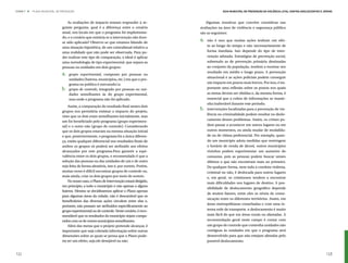 ETAPA 7 l   PLANO MUNICIPAL DE PREVENÇÃO                                                                  Guia Municipal de Prevenção da Violência Letal contra Adolescentes e Jovens



                                   As avaliações de impacto tentam responder à se-             Algumas ressalvas que convém considerar nas
                               guinte pergunta: qual é a diferença entre o cenário          avaliações na área de violência e segurança pública
                               atual, nos locais em que o programa foi implementa-          são as seguintes:
                               do, e o cenário que existiria se a intervenção não tives-
                                                                                            a.	 não é raro que muitas ações tenham um efei-
                               se sido aplicada? Observe-se que estamos falando de
                               uma situação hipotética, de um contrafatual relativo a           to ao longo do tempo e não necessariamente de
                               uma realidade que não pode ser observada. Para po-               forma imediata. Isto depende do tipo de inter-
                               der realizar este tipo de comparação, o ideal é aplicar          venção adotada. Estratégias de prevenção social,
                               uma metodologia de tipo experimental, que separa as              sobretudo as de prevenção primária destinadas
                               pessoas ou unidades em dois grupos:                              ao conjunto da população, tendem a mostrar seu
                                                                                                resultado em médio e longo prazo. A prevenção
                               a.	 grupo experimental, composto por pessoas ou
                                                                                                situacional e as ações policiais podem conseguir
                                   unidades (bairros, municípios, etc.) em que o pro-
                                   grama ou política é executado/a;                             um impacto em prazos mais breves. Por isso, é im-
                               b.	 grupo de controle, integrado por pessoas ou uni-             portante uma reflexão sobre os prazos nos quais
                                   dades semelhantes às do grupo experimental,                  as metas devem ser obtidas e, da mesma forma, é
                                   mas onde o programa não foi aplicado.                        essencial que a coleta de informações se mante-
                                                                                                nha inalterável durante este período;
                                   Assim, a comparação do resultado final nestes dois
                                                                                            b.	 intervenções localizadas para a prevenção de vio-
                               grupos nos permitiria estimar o impacto do projeto,
                                                                                                lência ou criminalidade podem resultar no deslo-
                               visto que os dois eram semelhantes inicialmente, mas
                               um foi beneficiado pelo programa (grupo experimen-               camento desses problemas. Assim, os crimes po-
                               tal) e o outro não (grupo de controle). Considerando             dem passar a acontecer em outros lugares ou em
                               que os dois grupos estavam na mesma situação inicial             outros momentos, ou ainda mudar de modalida-
                               e que, posteriormente, o programa foi a única diferen-           de ou de vítima preferencial. Por exemplo, quan-
                               ça, então qualquer diferencial nos resultados finais de          do um município adota medidas que restringem
                               ambos os grupos só poderá ser atribuído aos efeitos              o horário de venda de álcool, outros municípios
                               alcançados por este programa.Para garantir a equi-               vizinhos podem experimentar um aumento do
                               valência entre os dois grupos, o recomendado é que a             consumo, pois as pessoas podem buscar nestes
                               seleção das pessoas ou das unidades de um e de outro             últimos o que não encontram mais no primeiro.
                               seja feita de forma aleatória, isto é, por sorteio. Porém,       De qualquer forma, nem toda a conduta violenta,
                               muitas vezes é difícil encontrar grupos de controle ou,          criminal ou não, é deslocada para outros lugares
                               mais ainda, criar os dois grupos por meio de sorteio.            e, em geral, os criminosos tendem a encontrar
                                   No nosso caso, o Plano de Intervenção estará dirigido,       mais dificuldades nos lugares de destino. A pos-
                               em princípio, a todo o município e não apenas a alguns
                                                                                                sibilidade de deslocamento geográfico depende
                               bairros. Mesmo se decidíssemos aplicar o Plano apenas
                                                                                                de muitos fatores, entre eles os níveis de comu-
                               para algumas áreas da cidade, não é descartável que os
                                                                                                nicação entre os diferentes territórios. Assim, em
                               beneficiários das diversas ações circulem entre elas e,
                                                                                                áreas metropolitanas conurbadas e com uma in-
                               portanto, não possam ser atribuídos especificamente ao
                               grupo experimental ou de controle. Neste cenário, é reco-        tensa rede de transporte, o deslocamento é muito
                               mendável que os resultados do município sejam compa-             mais fácil do que em áreas rurais ou afastadas. A
                               rados com os de outros municípios semelhantes.                   recomendação geral neste campo é contar com
                                   Além das metas que o projeto pretende alcançar, é            um grupo de controle que contenha unidades não
                               importante que seja coletada informação sobre outras             contíguas às unidades em que o programa será
                               dimensões sobre as quais se pensa que o Plano pode-              desenvolvido para que não estejam afetadas pelo
                               ria ter um efeito, seja ele desejável ou não.                    possível deslocamento.


122                                                                                                                                                                             123
 