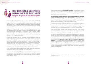 36 37 
GUIDE DE L’INNOVATION CENTRÉE-USAGER 
03# DESIGN  SCIENCES 
HUMAINES ET SOCIALES 
Intégrer le « point de vue de l’usager » 
Le processus d’innovation centrée-usager que nous avons décrit doit permettre de 
passer de l’élaboration d’un concept de produit ou service à sa matérialisation, en 
intégrant au sein de chacune des phases qui le composent le « point de vue de l’usa-ger 
». Pour ce faire, il se base, en même temps qu’il parie, sur la complémentarité 
des approches du design et des SHS ( qui ne sont pas du même ressort que celles de 
l’ingénieur et du marketeur ). 
Les premières se spécifient par le travail de la créativité qu’elles autorisent et par 
leur capacité à produire des « objets-frontières » ( Verchère, Anjembe, 2010 ) utiles 
à la formalisation des connaissances et à l’avancée du projet. A cet égard, les desi-gners 
sont sans doute plus qualifiés que les chercheurs SHS pour mettre les usagers 
dans la posture d’exprimer leurs imaginaires et réaliser les différents « livrables » qui 
jalonnent la mise en oeuvre du processus. 
En retour, les chercheurs SHS sont susceptibles d’enrichir la réflexion et les mé-thodes 
des designers, en intégrant dans leurs univers créatifs des travaux ( expertises, 
études, recherches ) et des enquêtes de terrain ( observations, entretiens, question-naires 
) réalisés pour les besoins de l’exploration et de l’expérimentation d’usage. Il 
s’agit, en d’autres termes, de fournir aux designers ( ou aux autres concepteurs pos-siblement 
concernés - on pense en particulier aux ingénieurs et aux marketeurs - ) 
des données empiriques afin qu’ils puissent être en mesure d’imaginer des usages qui 
incorporent en leur sein des principes de réalité à la fois technique et sociale. 
Il reste que toute démarche d’innovation centrée-usager ( quelle que soit la métho-dologie 
suivie ) se trouve être confrontée à un double « écueil » : 
Le premier relève du paradoxe de l’usage : comment, en effet, imaginer et concevoir 
des usages alors même que ces derniers font généralement l’objet d’une « polyva-lence 
tactique » ( Nicolas-Le Strat, 2009 ) qui les rendent, par définition, « imprédic-tibles 
» ( Mallard, 2005 ) ? 
COMPÉTENCES DESIGN ET SHS 03# 
Le second relève cette fois du paradoxe de l’innovateur : comment laisser « ouvert » 
et « itératif » le processus d’innovation alors même que celui-ci consiste à réduire le 
champ des possibles et à rendre irréversibles certains aspects du projet, afin préci-sément 
de permettre son avancement ? 
Les spécialistes du design et des SHS ont par conséquent tous deux un rôle supplé-mentaire 
de médiation à jouer au sein de l’équipe-projet qui consiste, d’une part, à 
faire alterner « ouverture » et « fermeture » du champ des possibles au sein du pro-cessus 
d’innovation centrée-usager et, d’autre part, à contrôler autant que faire se 
peut les « dérives » possibles de la trajectoire d’usage du projet. 16. 
C’est donc à la lumière de ces deux écueils que l’on pourra lire le tableau ci-dessous 
( et, nous l’espérons, en faire bon usage ! ). Il récapitule les rôles, les types d’expertise 
ainsi que les outils et méthodes mobilisables par les spécialistes du design et des 
SHS au sein des différentes phases du processus d’innovation centrée-usager. 
Et peu importe que les designers ou les chercheurs SHS fassent « avec l’usager » 
ou se mettent « à la place de l’usager » : nous partons du principe que leurs compé-tences 
visent, quoiqu’il en soit, à raisonner et à agir dans son intérêt. 
Une dernière précaution toutefois : il n’existe pas, à proprement parler, de métho-dologies 
déjà « toutes prêtes », qu’il suffirait d’appliquer sans réfléchir préalablement 
aux caractéristiques sociales des usagers à cibler et aux caractéristiques techniques 
des produits et des services que l’on souhaite développer. On l’a dit, l’innovation 
centrée-usager est un processus complexe, qui exige l’instauration d’une série de 
médiations. Il ne suffit pas de décréter la nécessité d’intégrer « le point de vue de 
l’usager » ou d’« impliquer les communautés d’usagers » pour que ces situations se 
produisent effectivement ; encore faut-il organiser cette implication, c’est-à-dire 
effectuer un certain nombre d’opérations préalables, dont on vient de préciser les 
grandes lignes et auxquelles on espère que le tableau synthétique apportera un 
éclairage complémentaire. 
16. A l'image de ce que préconise le modèle du double diamond' élaboré par le Design Council (cf. http:// 
www.designcouncil.org.uk) 
 