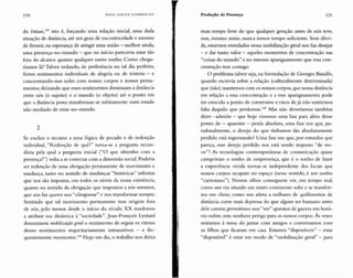 170 HANS ULRICH GU M BR EC H T Produção de Presença 171
do êxtase,"? isto é, forçando uma relação inicial, uma dada
situação de distância, até um grau de excentricidade e mesmo
de frenesi, na esperança de atingir uma união - melhor ainda,
uma presença-no-mundo - que no início pareceria estar tão
fora do alcance quanto qualquer outro sonho. Como chega-
ríamos lá? Talvez isolando, de preferência no tal dia perfeito,
fortes sentimentos individuais de alegria ou de tristeza - e
concentrando-nos neles com nossos corpos e nossos pensa-
mentos; deixando que esses sentimentos diminuam a distância
entre nós (o sujeito) e o mundo (o objeto) até o ponto em
que a distância possa transformar-se subitamente num estado
não mediado de estar-no-mundo.
2
Se excluo o recurso a uma lógica de pecado e de redenção
individual, "Redenção de quê?" torna-se a pergunta secun-
dária pela qual a pergunta inicial ("O que obtenho com a
presença?") volta a se conectar com a dimensão social. Poderia
ser redenção de uma obrigação permanente de movimento e
mudança, tanto no sentido de mudanças "históricas" infinitas
que nos são impostas, em todos os níveis da nossa existência,
quanto no sentido da obrigação que impomos a nós mesmos,
que nos faz querer nos "ultrapassar" e nos transformar sempre.
Sentindo que tal movimento permanente tem origem fora
de nós, pelo menos desde o início do século XX tendemos
a atribuir sua dinâmica à "sociedade". jean-François Lyotard
denominou mobilização geral o sentimento de seguir os ritmos
desses movimentos majoritariamente intransitivos - e fre-
quentemente veernentes.l'" Hoje em dia, o trabalho nos deixa
mais tempo livre do que qualquer geração antes de nós teve,
mas, mesmo assim, nunca temos tempo suficiente. Sem dúvi-
da, estarmos enredados nessa mobilização geral nos faz desejar
- e dar tanto valor - aqueles momentos de concentração nas
"coisas do mundo" e no intenso apaziguamento que essa con-
centração traz consigo.
O problema talvez seja, na formulação de Georges Bataille,
quando escrevia sobre a relação (culturalmente determinada)
que (não) mantemos com os nossos corpos, que nossa distância
em relação a essa concentração e a esse apaziguamento pode
ter crescido a ponto de corrermos o risco de já não sentirmos
falta daquilo que perdemos.!" Mas não deveríamos também
dizer -admitir - que hoje vivemos uma fase para além desse
ponto de - aparente - perda absoluta, uma fase em que, pa-
radoxalmente, o desejo do que tínhamos tão absolutamente
perdido está regressando? Uma fase em que, por estranho que
pareça , esse desejo perdido nos está sendo imposto "de no-
vo"? As tecnologias contemporâneas de comunicação quase
cumpriram o sonho de onipresença, que é o sonho de fazer
a experiência vivida tornar-se independente dos locais que
nossos corpos ocupam no espaço (nesse sentido, é um sonho
"cartesiano"). Nossos olhos conseguem ver, em tempo real,
como um rio situado em outro continente sobe e se transfor-
ma em cheia; como um atleta a milhares de quilômetros de
distância corre mais depressa do que algum ser humano antes
dele correu; permitimo-nos "ver" aparatos de guerra em horá-
rio nobre, sem nenhum perigo para os nossos corpos. Às vezes
sentamos à mesa do jantar com amigos e conversamos com
os filhos que ficaram em casa. Estamos "disponíveis" - estar
"disponível" é estar em modo de "mobilização geral" - para
 