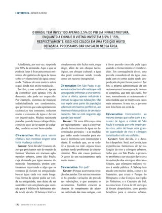 | ENTREVISTA • GESNER OLIVEIRA
A indústria, por sua vez, responde
por 30% da demanda. Aqui o que se
poderia fazer é fixar percentuais mí-
nimos obrigatórios de água de reuso
sobre o volume total de água consu-
mida. Trata-se de uma matéria sobre
a qual ainda não existe regulação.
Por fim, o uso residencial, apesar
de contribuir com apenas 10% da
demanda, não pode ser esquecido.
Por exemplo, sistemas de medição
individualizada em condomínios,
que permitem que cada apartamento
racionalize seu consumo, reduzem
muito o consumo de água e devem
ser incentivados. Multas realmente
pesadas quando houver desperdício,
como no caso de lavagem de calça-
das, também seriam bem-vindas.
GV-executivo: Mas para serem
efetivas, tais medidas exigem uma
forte mudança cultural.
Gesner: Sem dúvida! Costumo di-
zer que precisamos sair do mundo da
fantasia. Vivemos em imensos aglo-
merados urbanos, como São Paulo,
cuja demanda por água assume di-
mensões fenomenais; porém con-
tinuamos recorrendo a algo que os
romanos já faziam na antiguidade:
buscar água cada vez mais longe.
Essa forma de operar podia ser váli-
da na antiguidade, mas deixa de ser
sustentável em um planeta que cami-
nha para 9 bilhões de habitantes ain-
da neste século. O balanço hídrico
simplesmente não fecha mais, o que
exige, além de um choque tecno-
lógico, um choque cultural: a água
não pode continuar sendo tratada
como um recurso inesgotável.
GV-executivo: Em São Paulo, o go-
verno estadual tem afirmado que está
conseguindo enfrentar a crise sem ra-
cionar a oferta, apenas reduzindo a
pressão da água nas tubulações. Mas
isso expõe uma parte da população,
sobretudo em bairros periféricos, aos
mesmos efeitos práticos de um racio-
namento. Não se está negando algo
que de fato existe?
Gesner: Há uma diferença entre
um racionamento – que é a interrup-
ção do fornecimento de água em de-
terminados períodos – e as medidas
que estão sendo tomadas para ate-
nuar o problema sem interromper a
oferta. É verdade que, ao se redu-
zir a pressão na rede, alguns locais
acabam tendo problemas de abaste-
cimento. Mas são casos pontuais.
O custo de um racionamento seria
muito maior...
GV-executivo: Por quê?
Gesner: Porque acarretaria eleva-
ção das perdas. Em um racionamen-
to há grandes variações de pressão
nas tubulações, o que aumenta os
vazamentos. Também  crescem as
chances de rompimento de aduto-
ras, sobretudo das mais antigas, com
a forte pressão exercida pela água
quando o fornecimento é restabele-
cido. Em consequência disso, uma
parcela considerável da água pou-
pada com os cortes acaba sendo des-
perdiçada da pior forma possível. Por
fim, a própria administração de um
racionamento é uma operação bastan-
te complexa, que tem seu custo. Por
isso, normalmente o racionamento é
uma medida que se reserva aos casos
mais extremos. A meu ver, o governo
tem feito bem em evitá-la.
GV-executivo: Ironicamente, ao
mesmo tempo que sofre com a es-
cassez de água, a cidade de São
Paulo é cortada por três importan-
tes rios, além de haver uma gran-
de quantidade de rios e córregos
canalizados sob seu asfalto...
Gesner: Sem dúvida, e o desa-
fio é despoluir. Seul, na Coreia, tem
experiências fantásticas de revita-
lização de rios e córregos urbanos.
Acho que, em São Paulo, o primei-
ro problema a ser atacado deve ser a
despoluição dos córregos não cana-
lizados, que oferecem maiores ris-
cos à saúde pública. A Sabesp tem
atuado em muitos deles, como o do
Sapateiro, que cruza o Parque do
Ibirapuera; o das Corujas, na região
de Pinheiros; e o Cruzeiro do Sul,
na zona leste. Cerca de 40 córregos
já foram despoluídos, com grande
benefício para o entorno urbano.
O BRASIL TEM INVESTIDO APENAS 2,5% DO PIB EM INFRAESTRUTURA,
ENQUANTO A CHINA E O VIETNÃ INVESTEM 8,5% E 15%,
RESPECTIVAMENTE. ISSO NOS COLOCA EM UMA POSIÇÃO MUITO
DEFASADA. PRECISAMOS DAR UM SALTO NESSA ÁREA.
| 12 GVEXECUTIVO • V 14 • N 2 • JUL/DEZ 2015
 