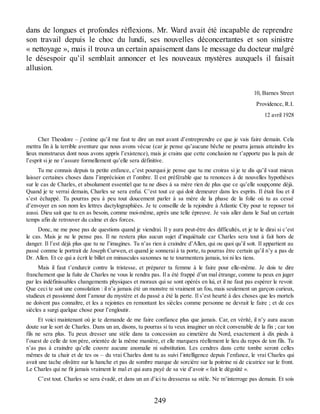 dans de longues et profondes réflexions. Mr. Ward avait été incapable de reprendre
son travail depuis le choc du lundi, ses nouvelles déconcertantes et son sinistre
« nettoyage », mais il trouva un certain apaisement dans le message du docteur malgré
le désespoir qu’il semblait annoncer et les nouveaux mystères auxquels il faisait
allusion.
10, Barnes Street
Providence, R.I.
12 avril 1928
Cher Theodore – j’estime qu’il me faut te dire un mot avant d’entreprendre ce que je vais faire demain. Cela
mettra fin à la terrible aventure que nous avons vécue (car je pense qu’aucune bêche ne pourra jamais atteindre les
lieux monstrueux dont nous avons appris l’existence), mais je crains que cette conclusion ne t’apporte pas la paix de
l’esprit si je ne t’assure formellement qu’elle sera définitive.
Tu me connais depuis ta petite enfance, c’est pourquoi je pense que tu me croiras si je te dis qu’il vaut mieux
laisser certaines choses dans l’imprécision et l’ombre. Il est préférable que tu renonces à de nouvelles hypothèses
sur le cas de Charles, et absolument essentiel que tu ne dises à sa mère rien de plus que ce qu’elle soupçonne déjà.
Quand je te verrai demain, Charles se sera enfui. C’est tout ce qui doit demeurer dans les esprits. Il était fou et il
s’est échappé. Tu pourras peu à peu tout doucement parler à sa mère de la phase de la folie où tu as cessé
d’envoyer en son nom les lettres dactylographiées. Je te conseille de la rejoindre à Atlantic City pour te reposer toi
aussi. Dieu sait que tu en as besoin, comme moi-même, après une telle épreuve. Je vais aller dans le Sud un certain
temps afin de retrouver du calme et des forces.
Donc, ne me pose pas de questions quand je viendrai. Il y aura peut-être des difficultés, et je te le dirai si c’est
le cas. Mais je ne le pense pas. Il ne restera plus aucun sujet d’inquiétude car Charles sera tout à fait hors de
danger. Il l’est déjà plus que tu ne l’imagines. Tu n’as rien à craindre d’Allen, qui ou quoi qu’il soit. Il appartient au
passé comme le portrait de Joseph Curwen, et quand je sonnerai à ta porte, tu pourras être certain qu’il n’y a pas de
Dr. Allen. Et ce qui a écrit le billet en minuscules saxonnes ne te tourmentera jamais, toi ni les tiens.
Mais il faut t’endurcir contre la tristesse, et préparer ta femme à le faire pour elle-même. Je dois te dire
franchement que la fuite de Charles ne vous le rendra pas. Il a été frappé d’un mal étrange, comme tu peux en juger
par les indéfinissables changements physiques et moraux qui se sont opérés en lui, et il ne faut pas espérer le revoir.
Que ceci te soit une consolation : il n’a jamais été un monstre ni vraiment un fou, mais seulement un garçon curieux,
studieux et passionné dont l’amour du mystère et du passé a été la perte. Il s’est heurté à des choses que les mortels
ne doivent pas connaître, et les a rejointes en remontant les siècles comme personne ne devrait le faire ; et de ces
siècles a surgi quelque chose pour l’engloutir.
Et voici maintenant où je te demande de me faire confiance plus que jamais. Car, en vérité, il n’y aura aucun
doute sur le sort de Charles. Dans un an, disons, tu pourras si tu veux imaginer un récit convenable de la fin ; car ton
fils ne sera plus. Tu peux dresser une stèle dans ta concession au cimetière du Nord, exactement à dix pieds à
l’ouest de celle de ton père, orientée de la même manière, et elle marquera réellement le lieu du repos de ton fils. Tu
n’as pas à craindre qu’elle couvre aucune anomalie ni substitution. Les cendres dans cette tombe seront celles
mêmes de ta chair et de tes os – du vrai Charles dont tu as suivi l’intelligence depuis l’enfance, le vrai Charles qui
avait une tache olivâtre sur la hanche et pas de sombre marque de sorcière sur la poitrine ni de cicatrice sur le front.
Le Charles qui ne fit jamais vraiment le mal et qui aura payé de sa vie d’avoir « fait le dégoûté ».
C’est tout. Charles se sera évadé, et dans un an d’ici tu dresseras sa stèle. Ne m’interroge pas demain. Et sois
249
 