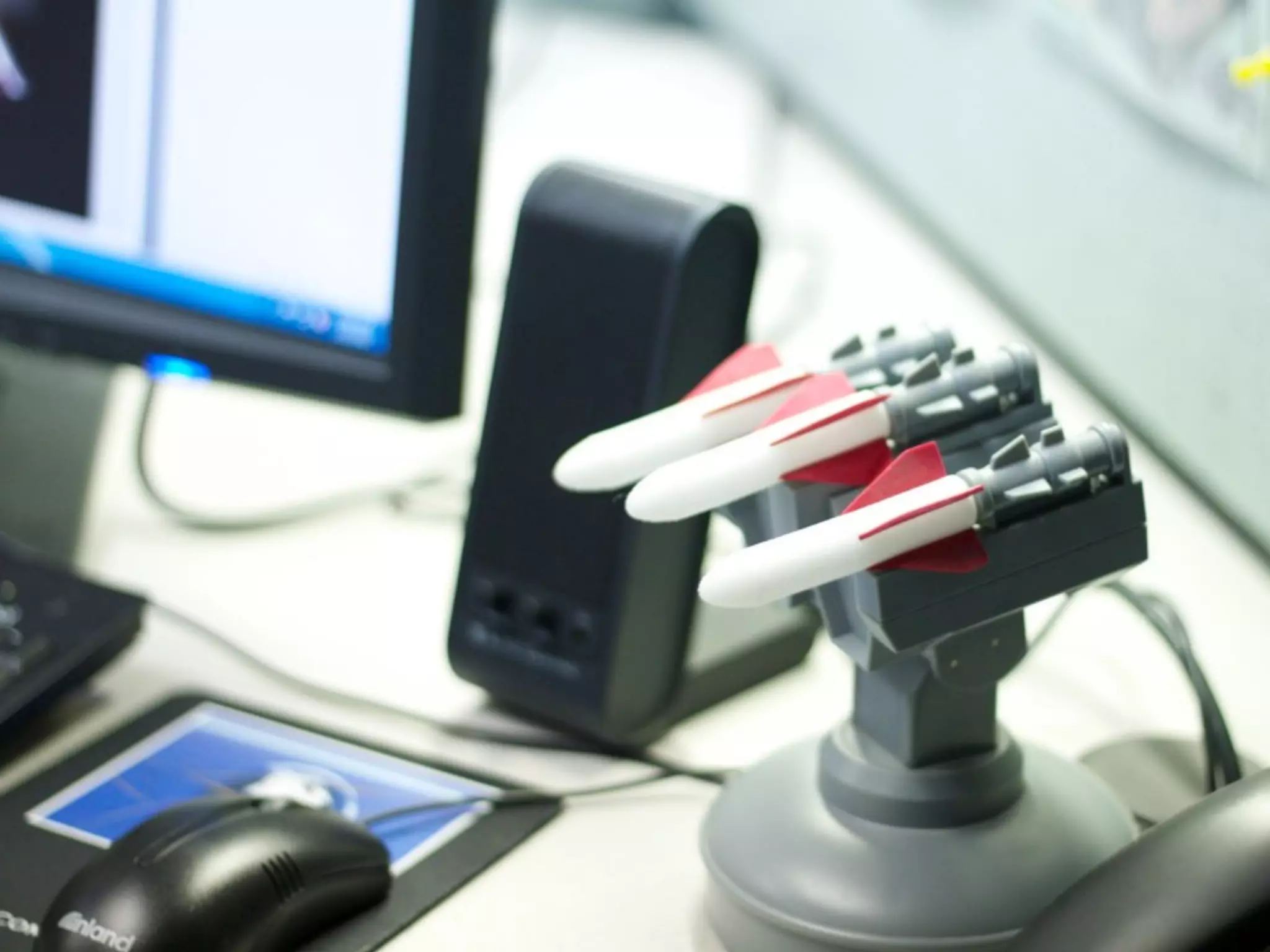 minaccia	
  -­‐>	
  controllo	
  (-­‐
 limitazioni)	
  -­‐>	
  bene
 