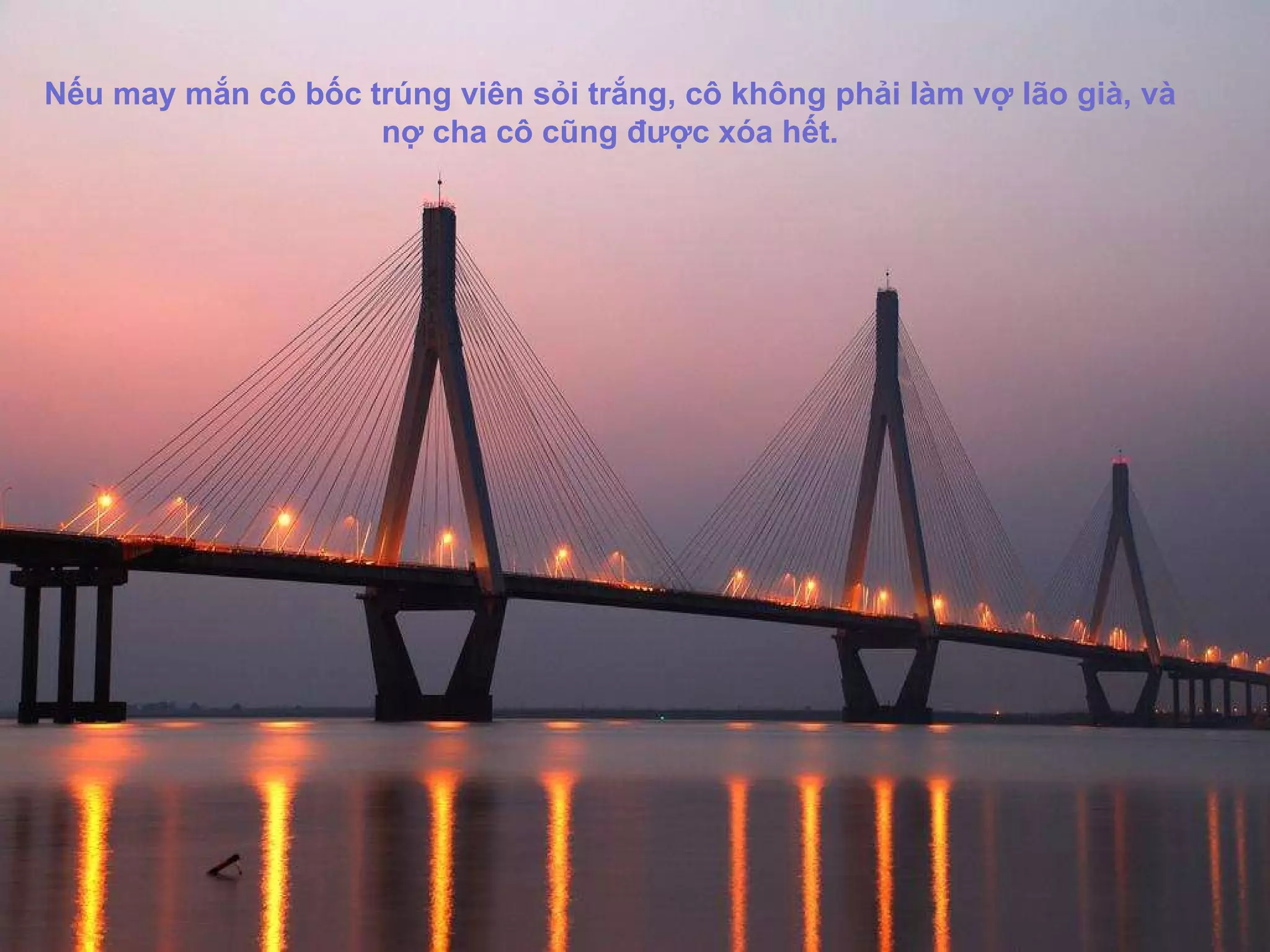 Nếu may mắn cô bốc trúng viên sỏi trắng, cô không phải làm vợ lão già, và nợ cha cô cũng  đượ c xóa hết. 
