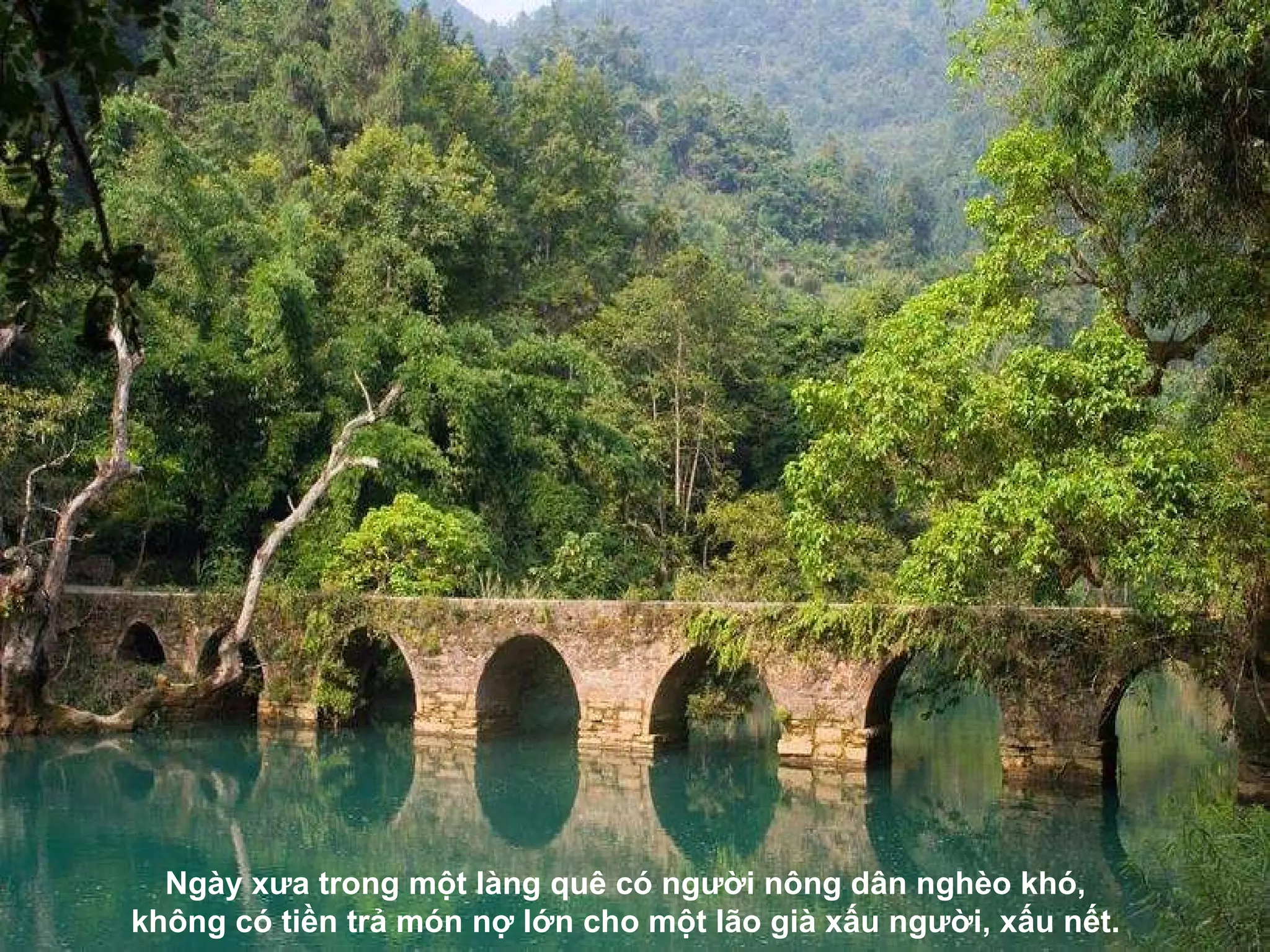 Ngày x ư a trong một làng quê có ng ườ i nông dân nghèo khó,  không có tiền trả món nợ lớn cho một lão già xấu ng ườ i, xấu nết.   