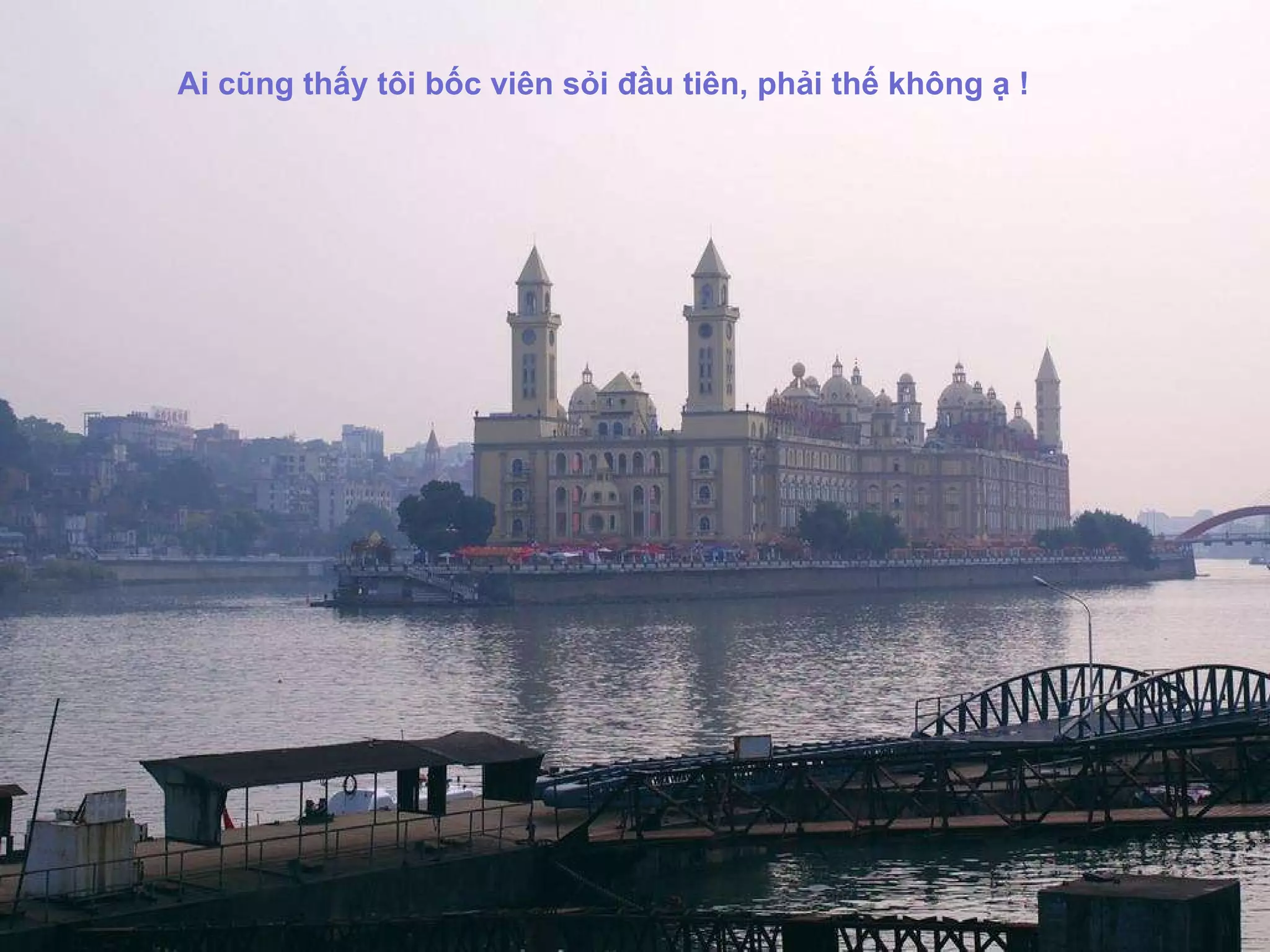 Ai cũng thấy tôi bốc viên sỏi  đầ u tiên, phải thế không ạ  !  