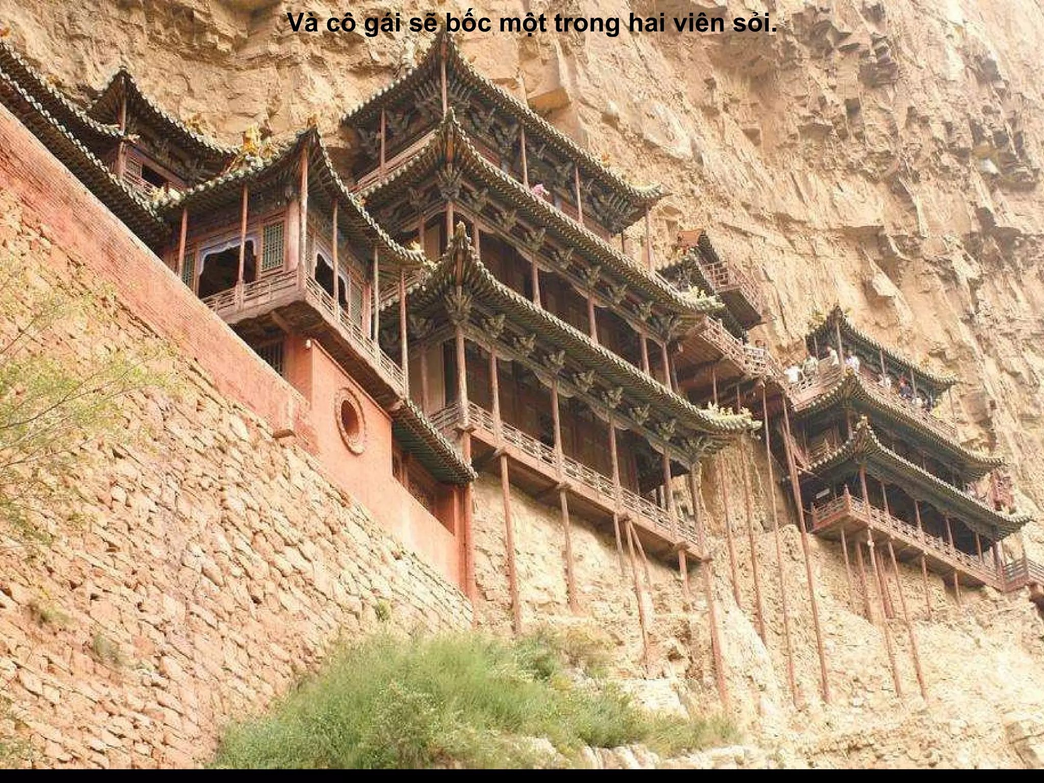 Và cô gái sẽ bốc một trong hai viên sỏi. 