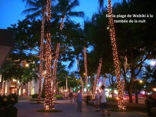 Sur la plage de Waikiki à la  tombée de la nuit 