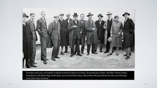 AVANÇARVOLTAR
Os mestres posam para uma fotograﬁa no telhado do ediﬁcio da Bauhaus em Dessau. Da esquerda para a direita: Josef Albers, Hinnerk Scheper,
Georg Muche, László Moholy-Nagy, Herbert Bayer,Joost Schmidt,Walter Gropius, Marcel Breuer,Wassily Kandinsky, Paul Klee, Lyonel Feininger,
Gunta Stölzl e Oskar Schlemmer.
 